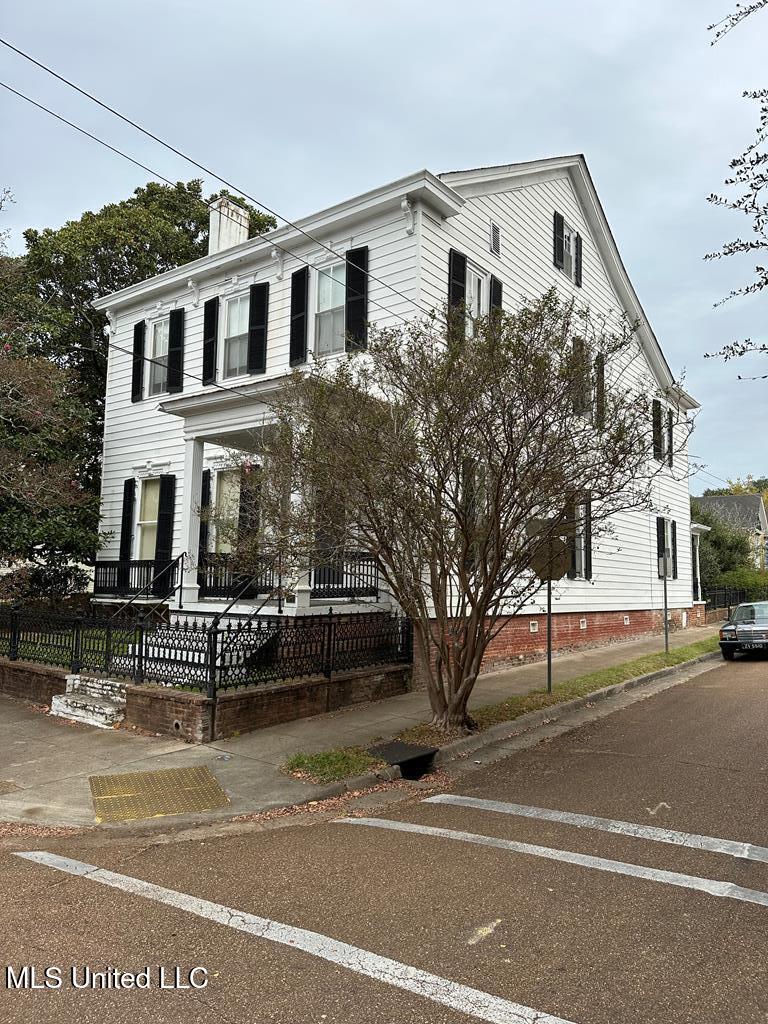 621 Washington Street Property Photo 2