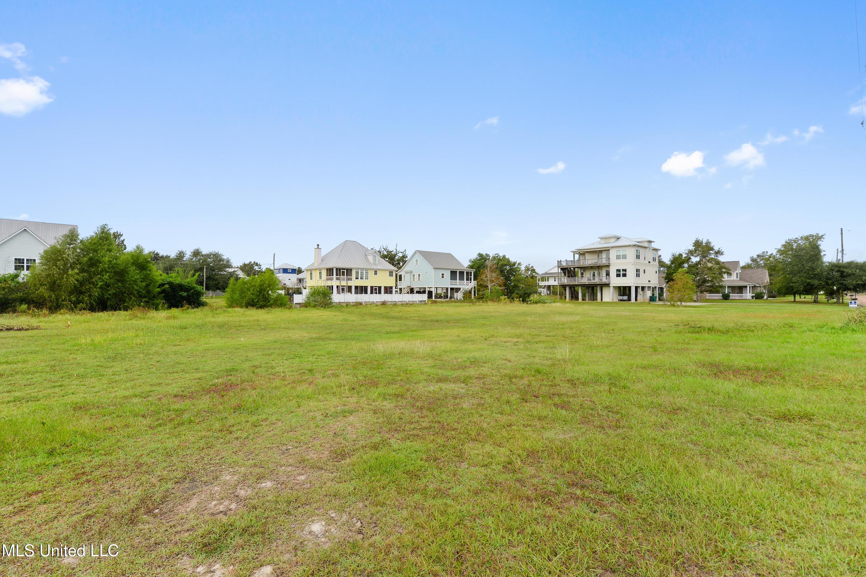 117 Lakewood Drive Property Photo 1