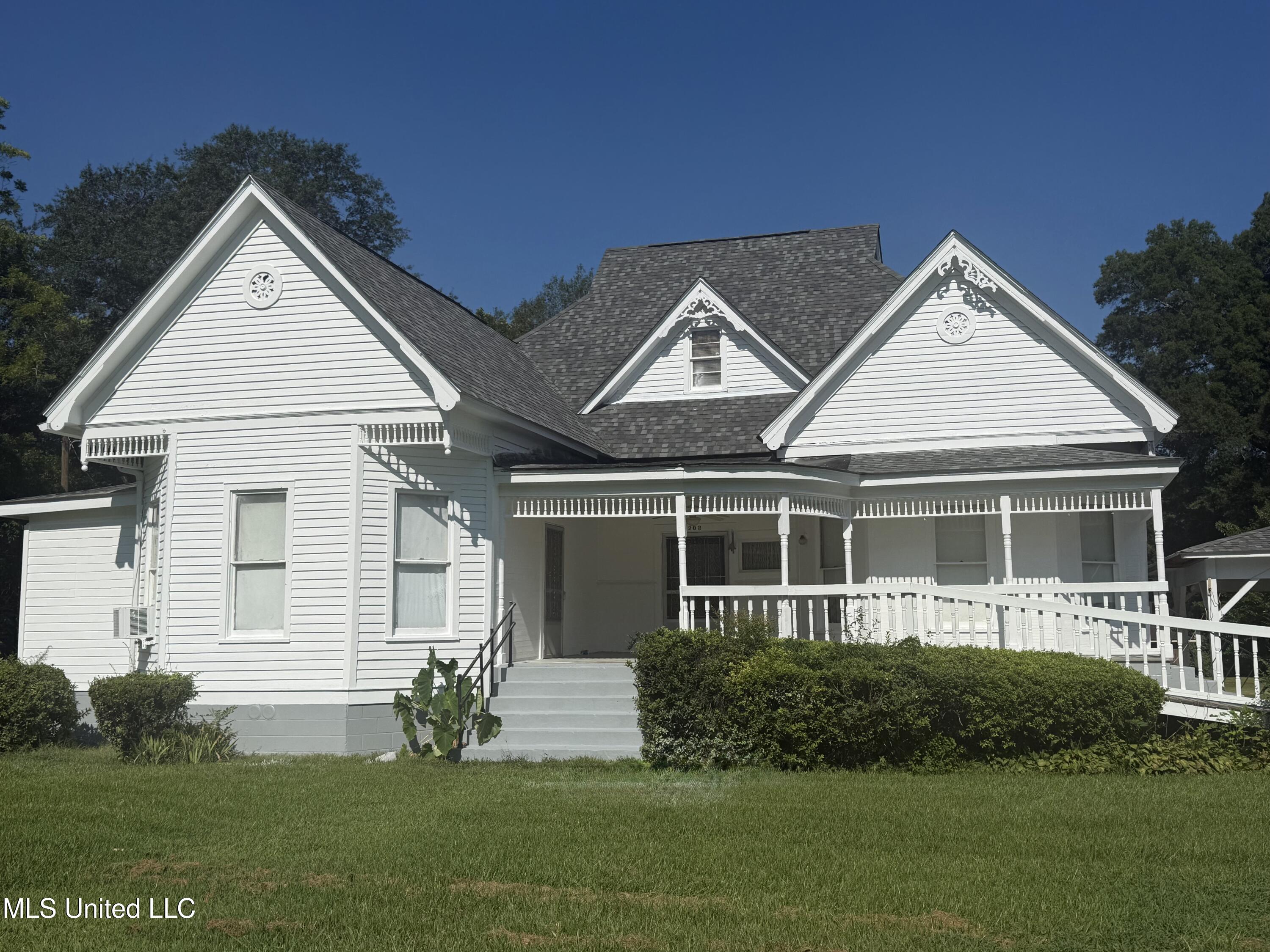 203 S Binford Avenue Property Photo 1