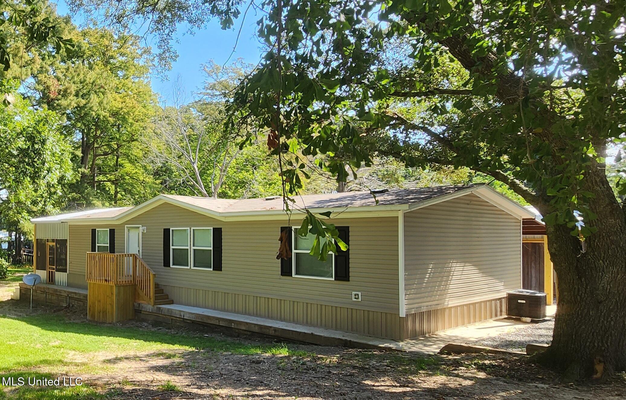 1648 Highway 569 Property Photo 1