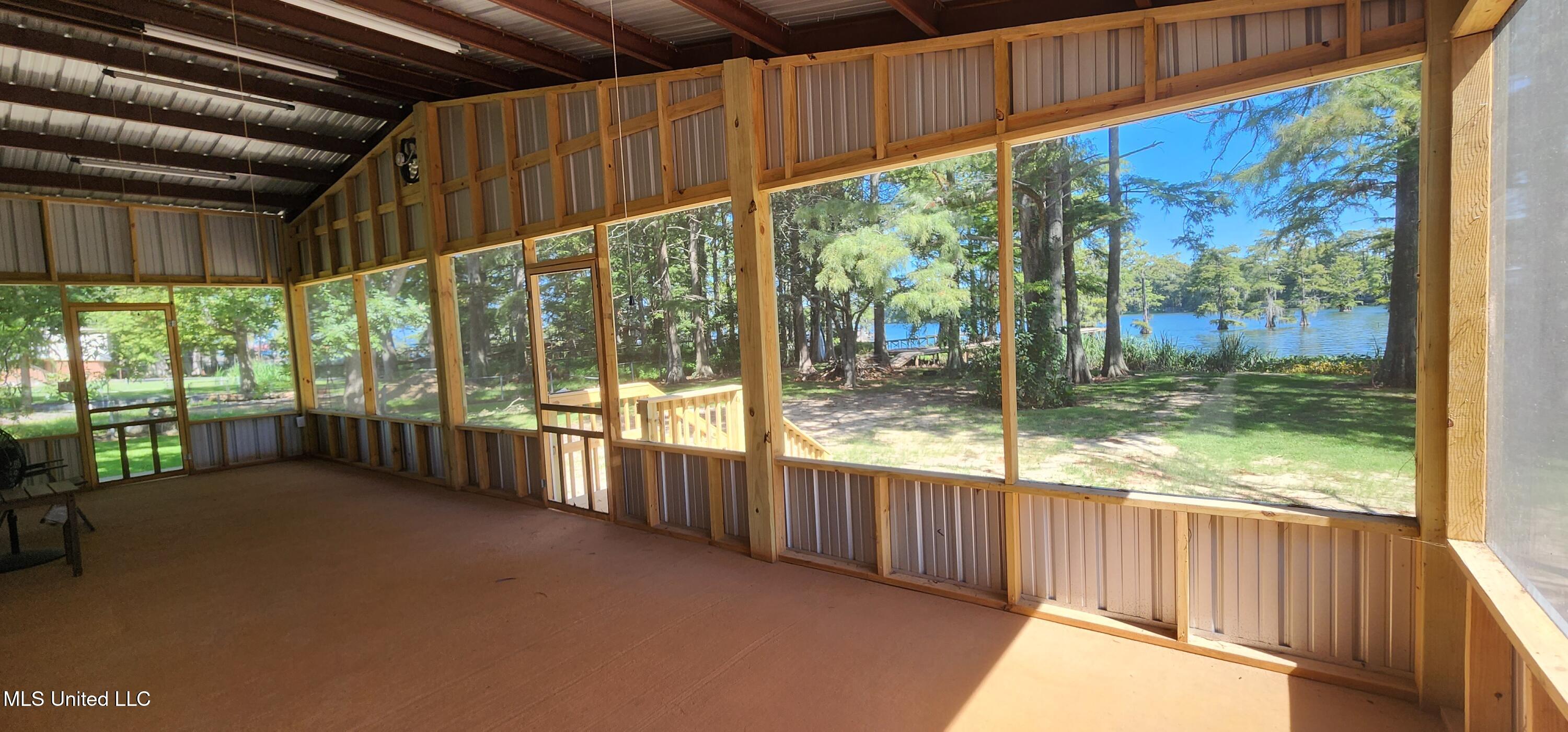 1648 Highway 569 Property Photo 4