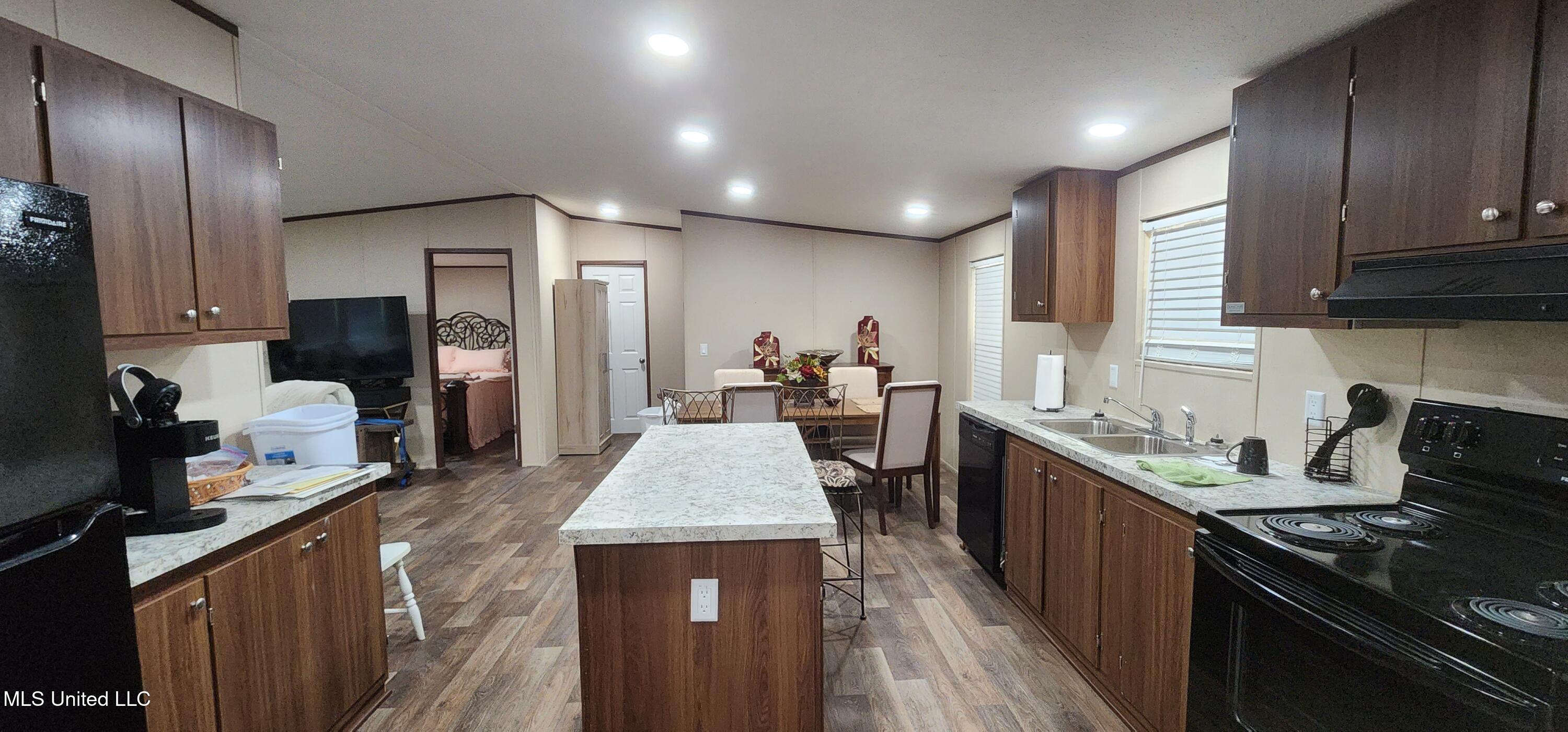 1648 Highway 569 Property Photo 10