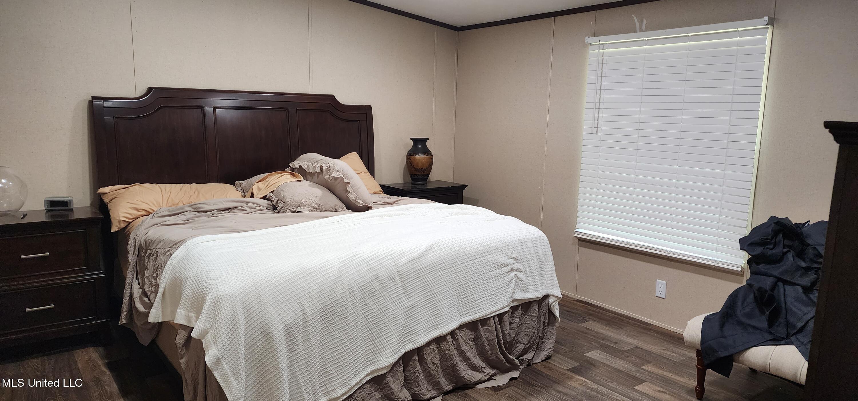 1648 Highway 569 Property Photo 11