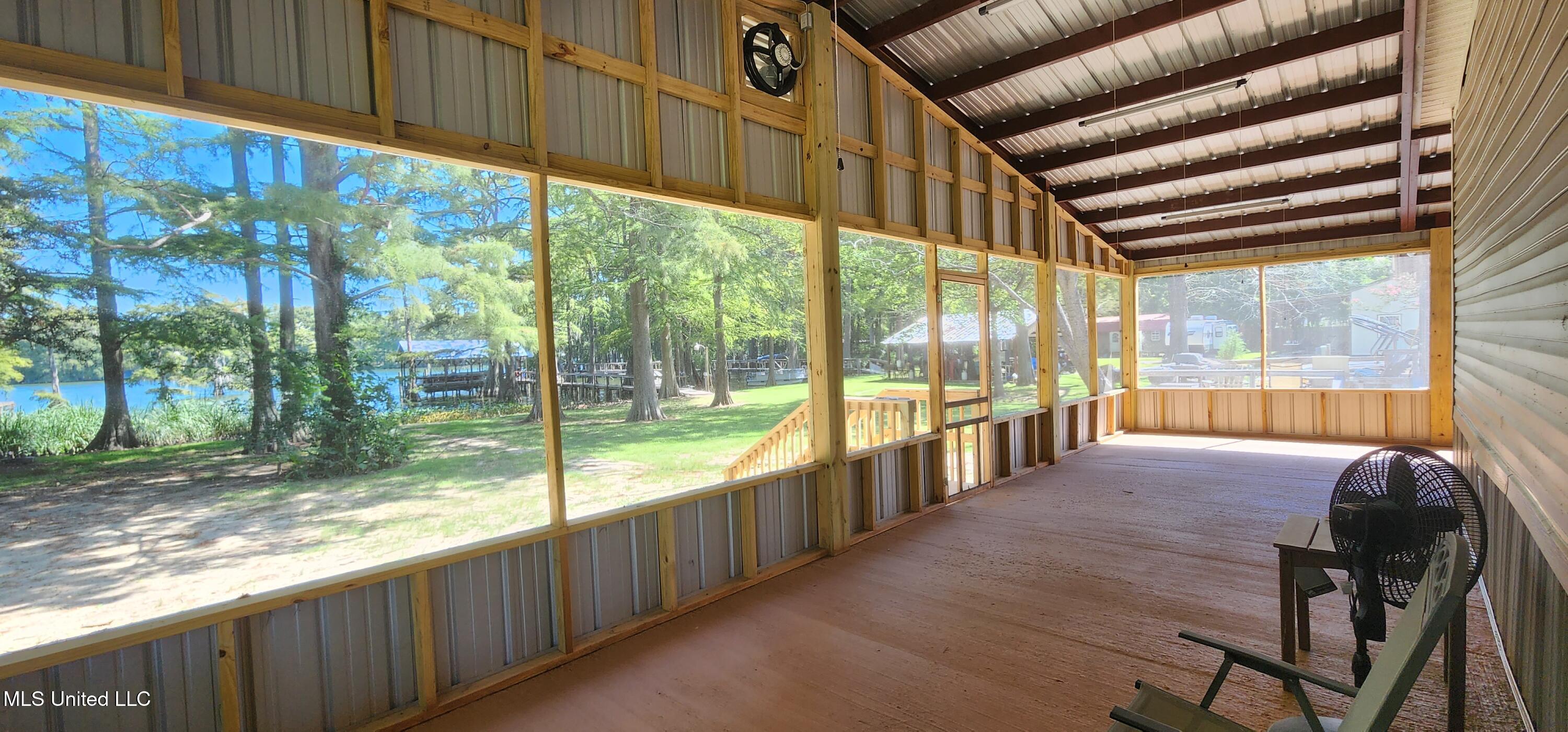 1648 Highway 569 Property Photo 17