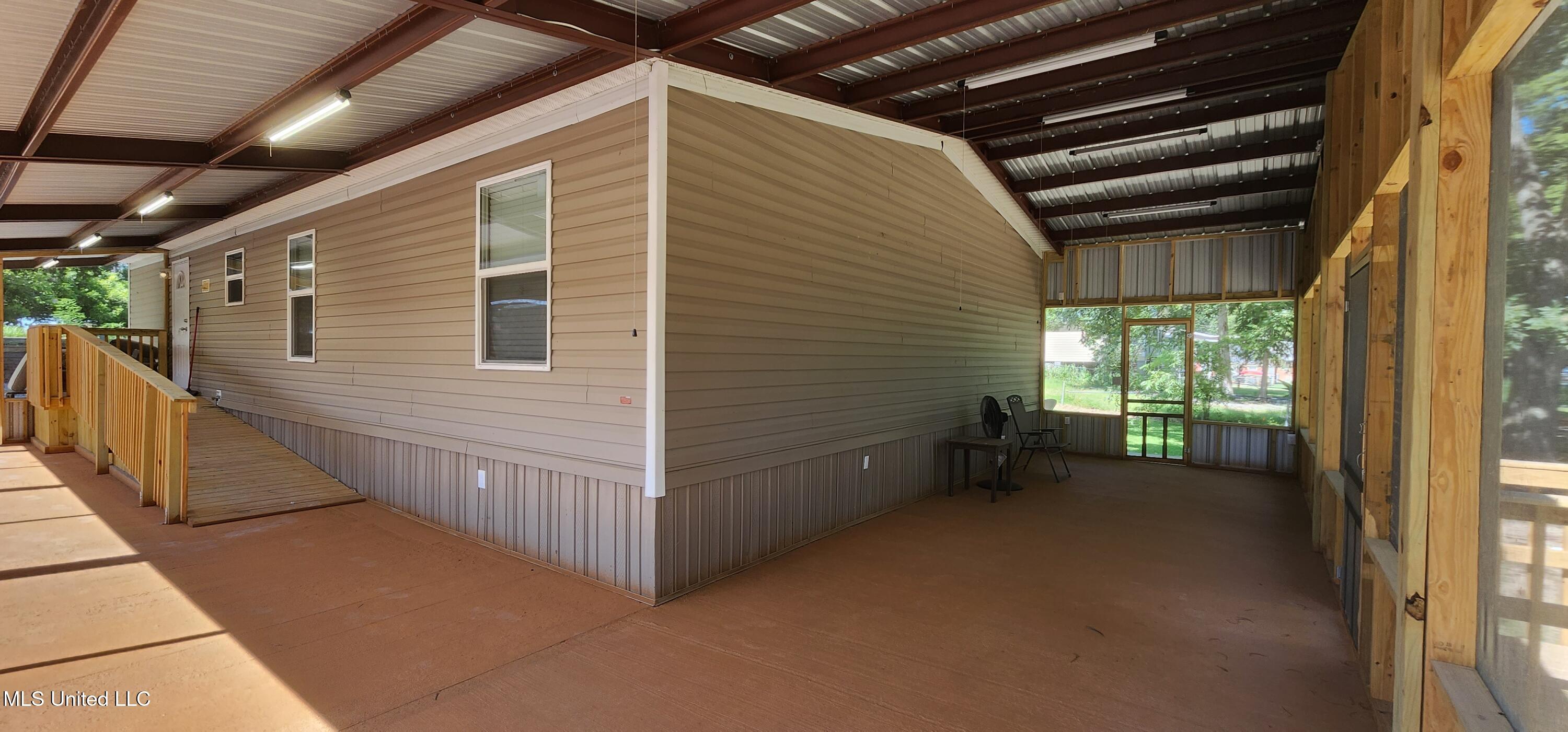 1648 Highway 569 Property Photo 18