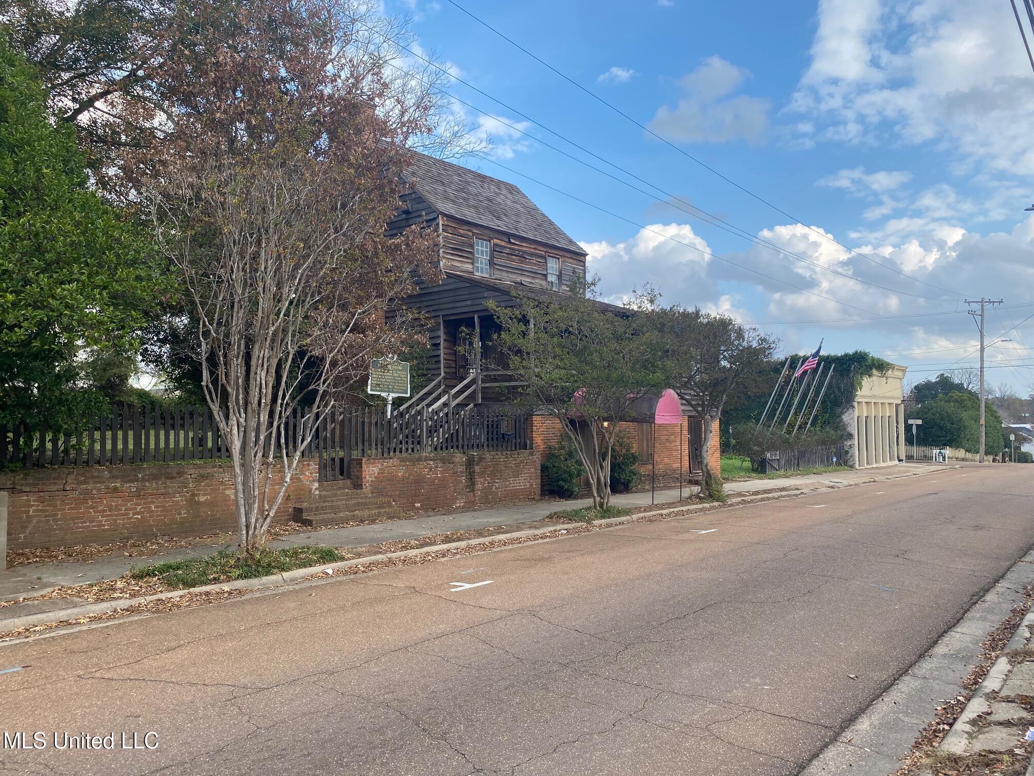 613 Jefferson Street Property Photo 1