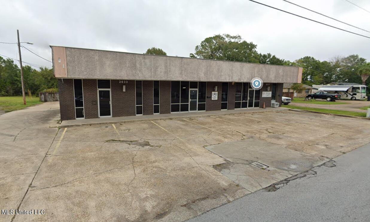 2033 Old Mobile Avenue Property Photo 1