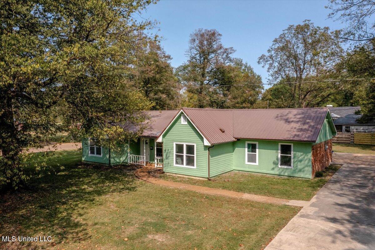 250 1st Street Property Photo 1