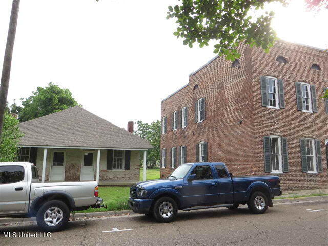 103 Jefferson Street Property Photo 4