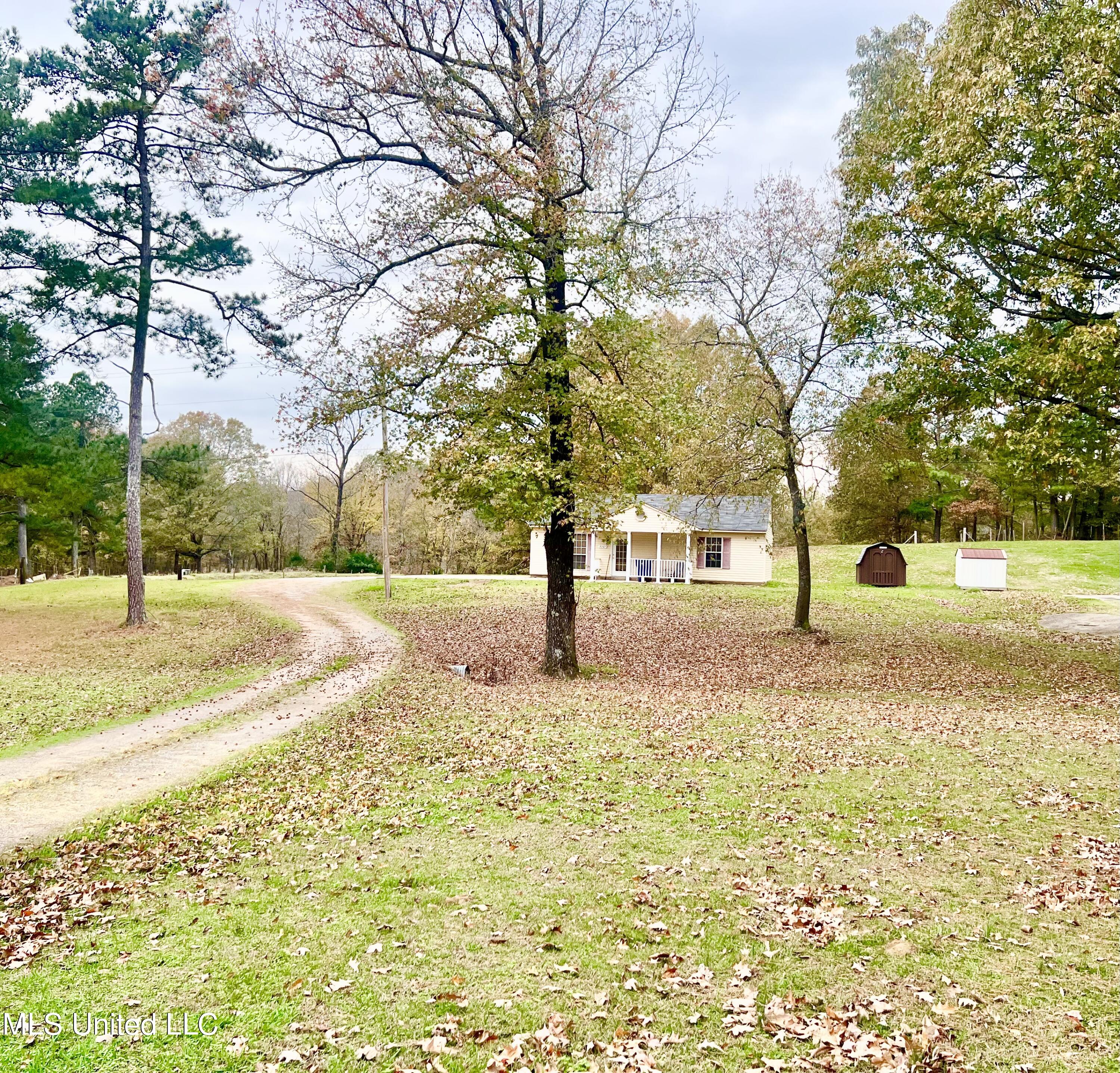 3305 N Robertson Road Property Photo 1