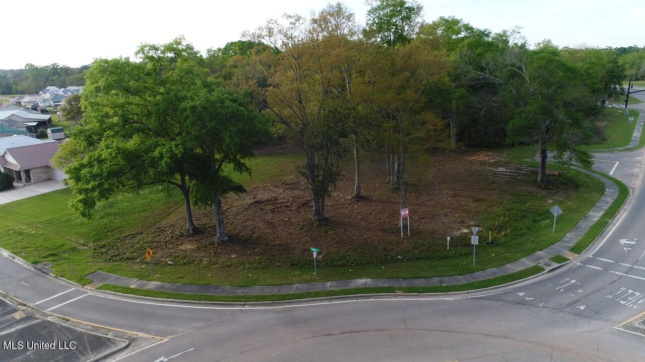 Highland Parkway Property Photo 1