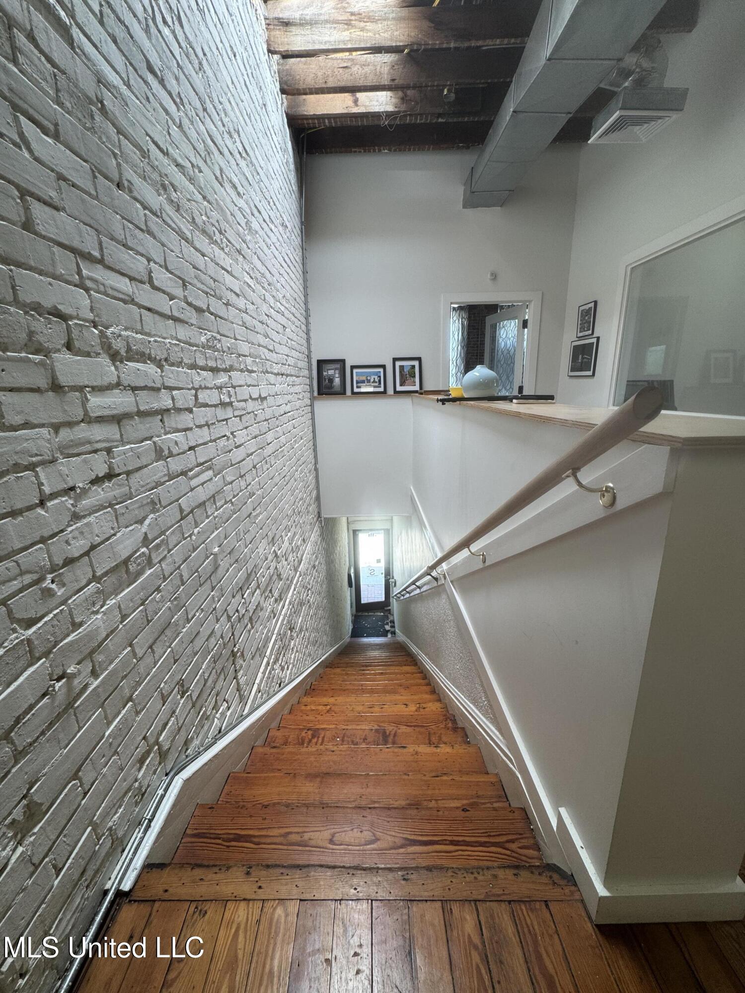 109 N State Street Property Photo 8