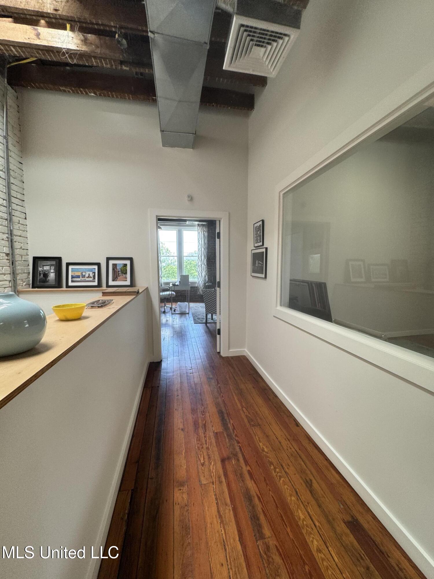 109 N State Street Property Photo 10