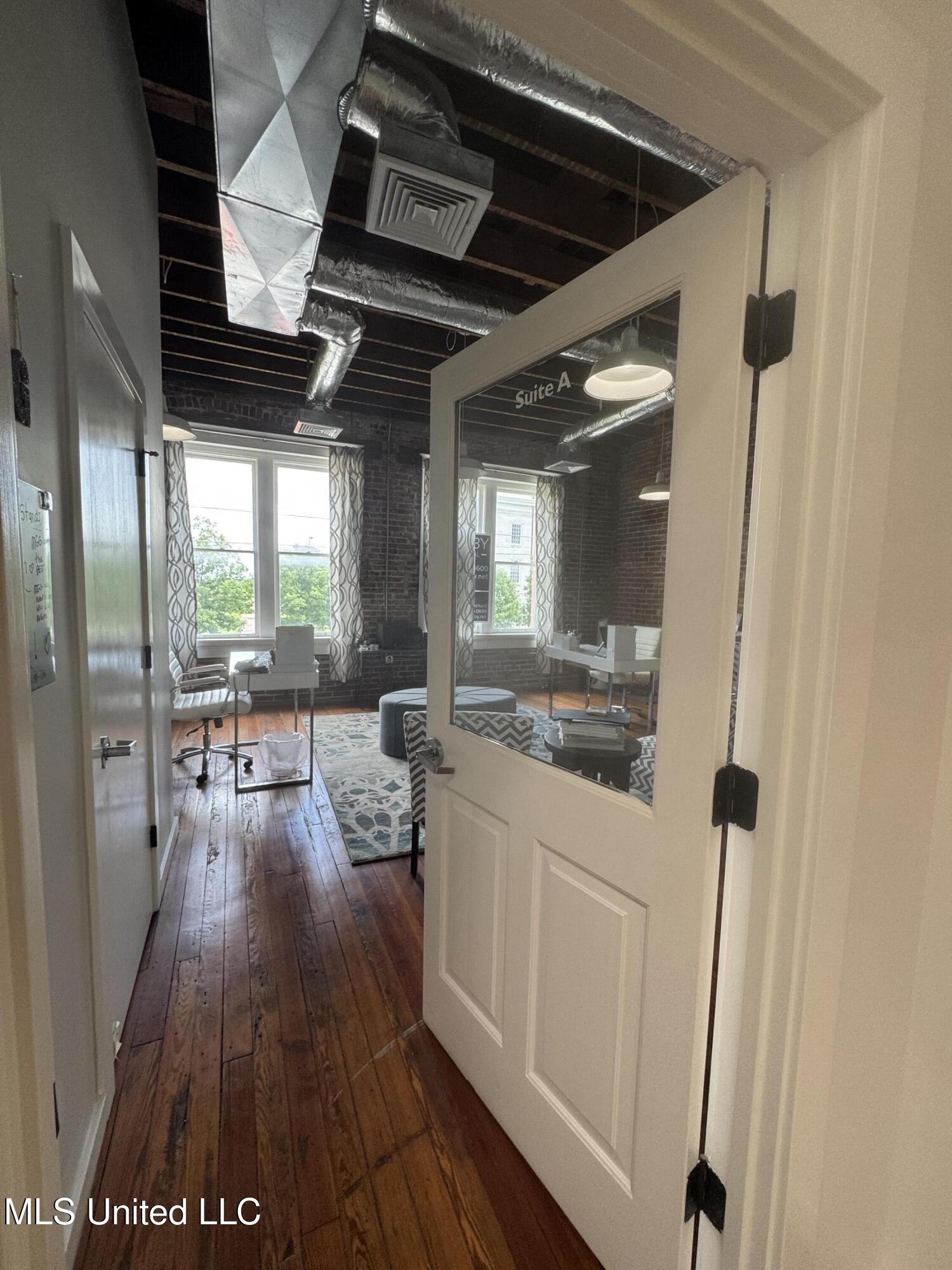 109 N State Street Property Photo 11