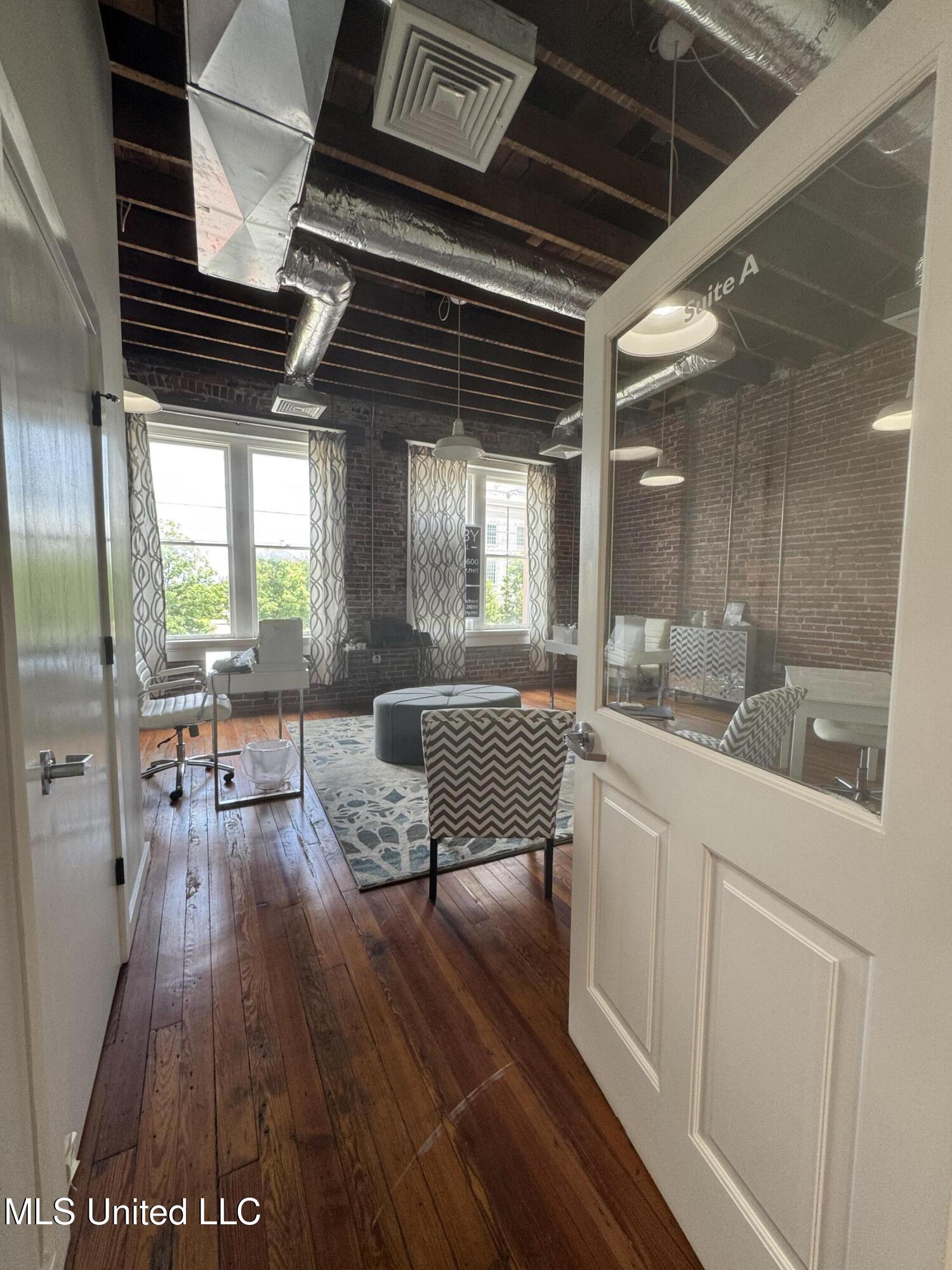 109 N State Street Property Photo 12