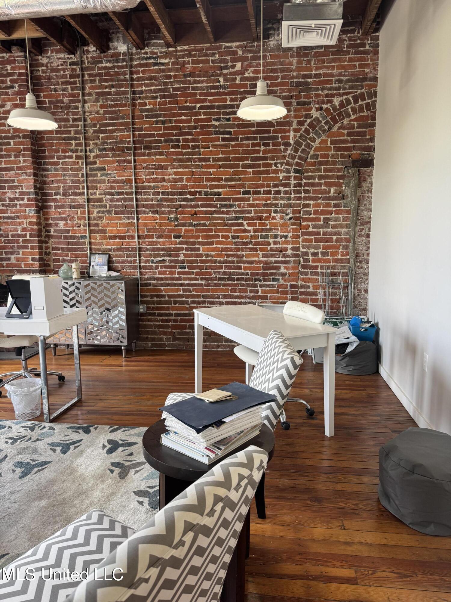 109 N State Street Property Photo 14