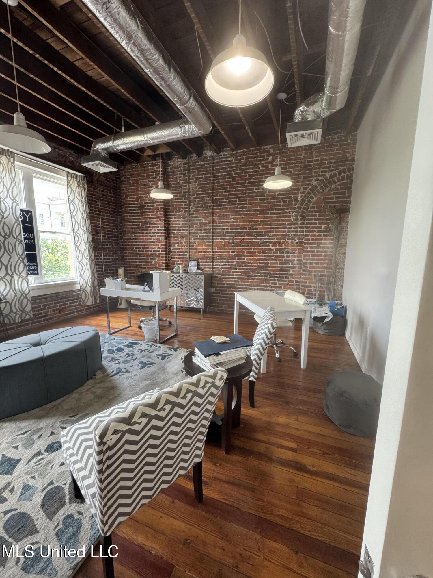 109 N State Street Property Photo 15