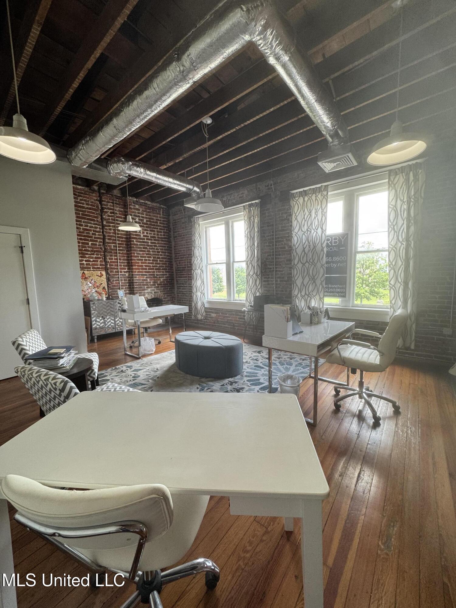 109 N State Street Property Photo 16