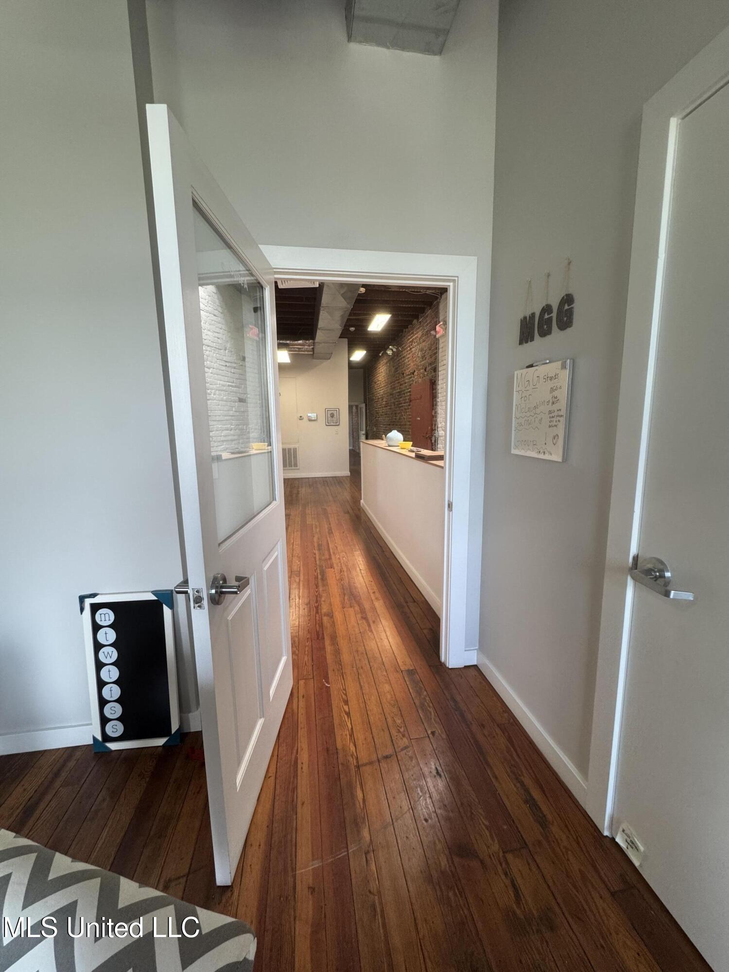 109 N State Street Property Photo 18