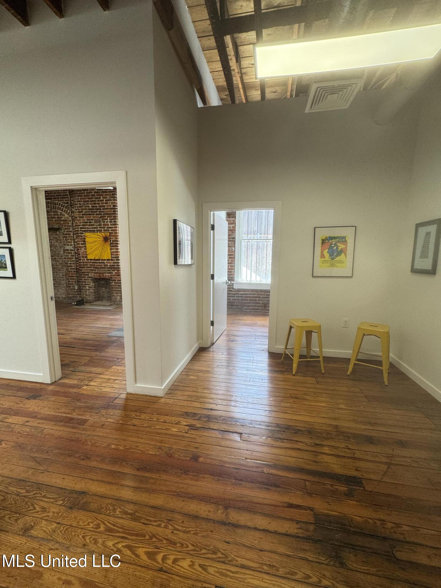 109 N State Street Property Photo 20