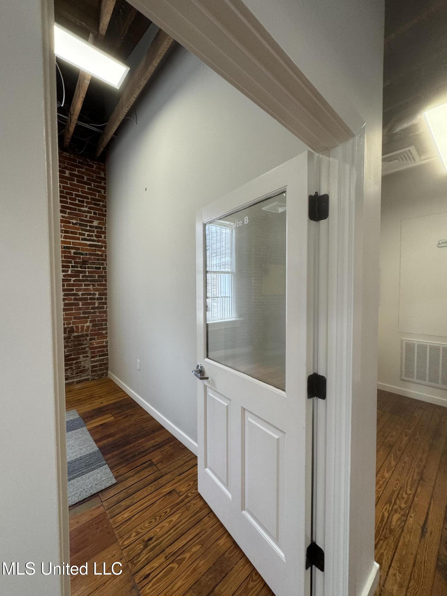 109 N State Street Property Photo 21