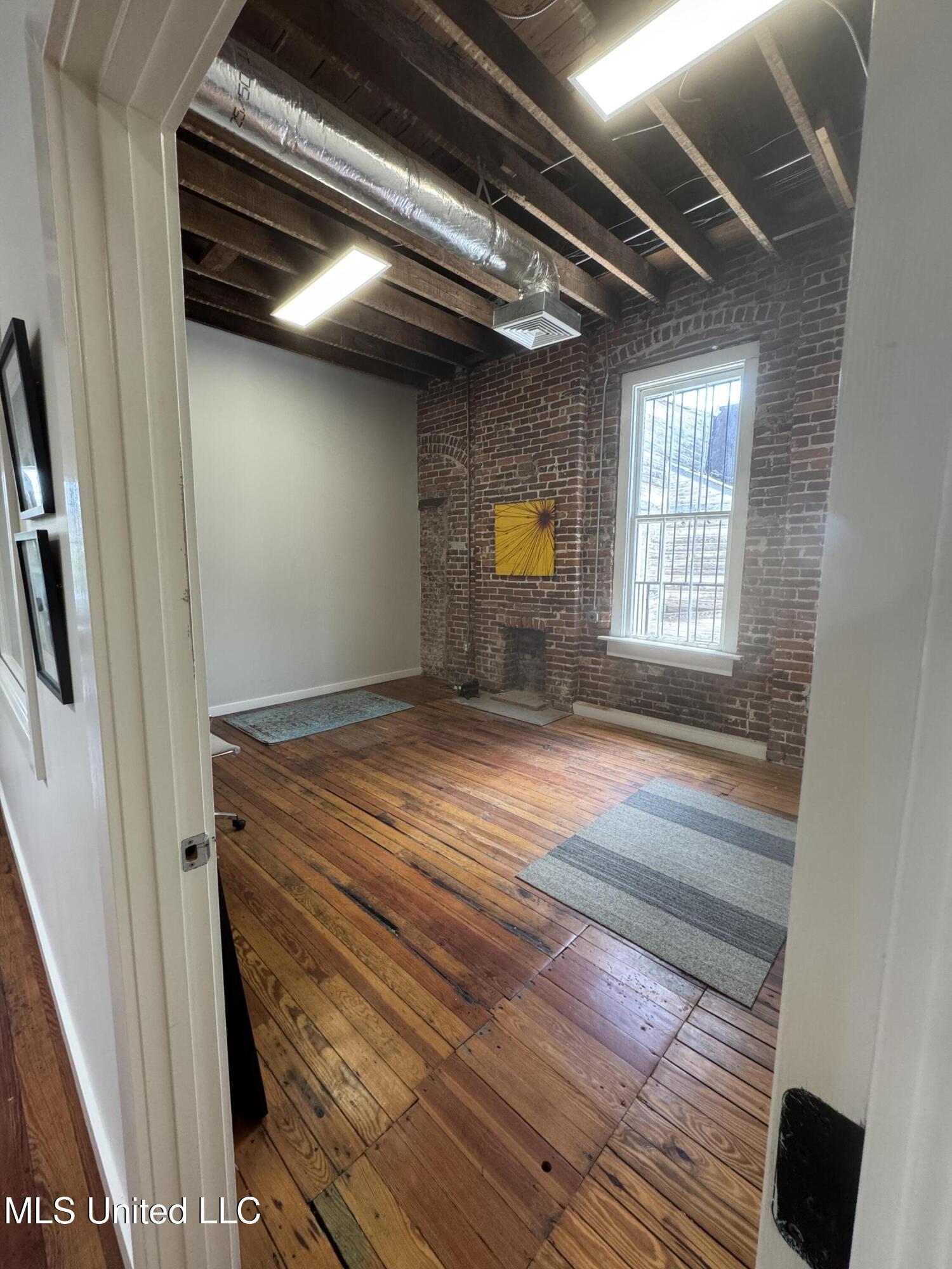 109 N State Street Property Photo 23