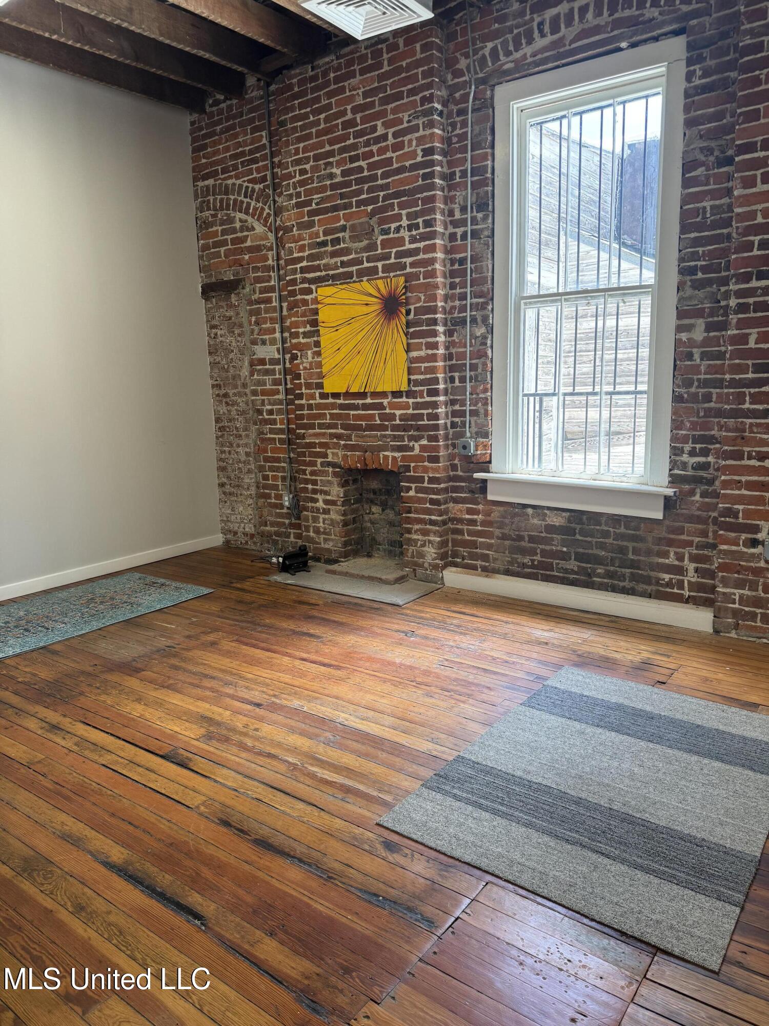 109 N State Street Property Photo 24