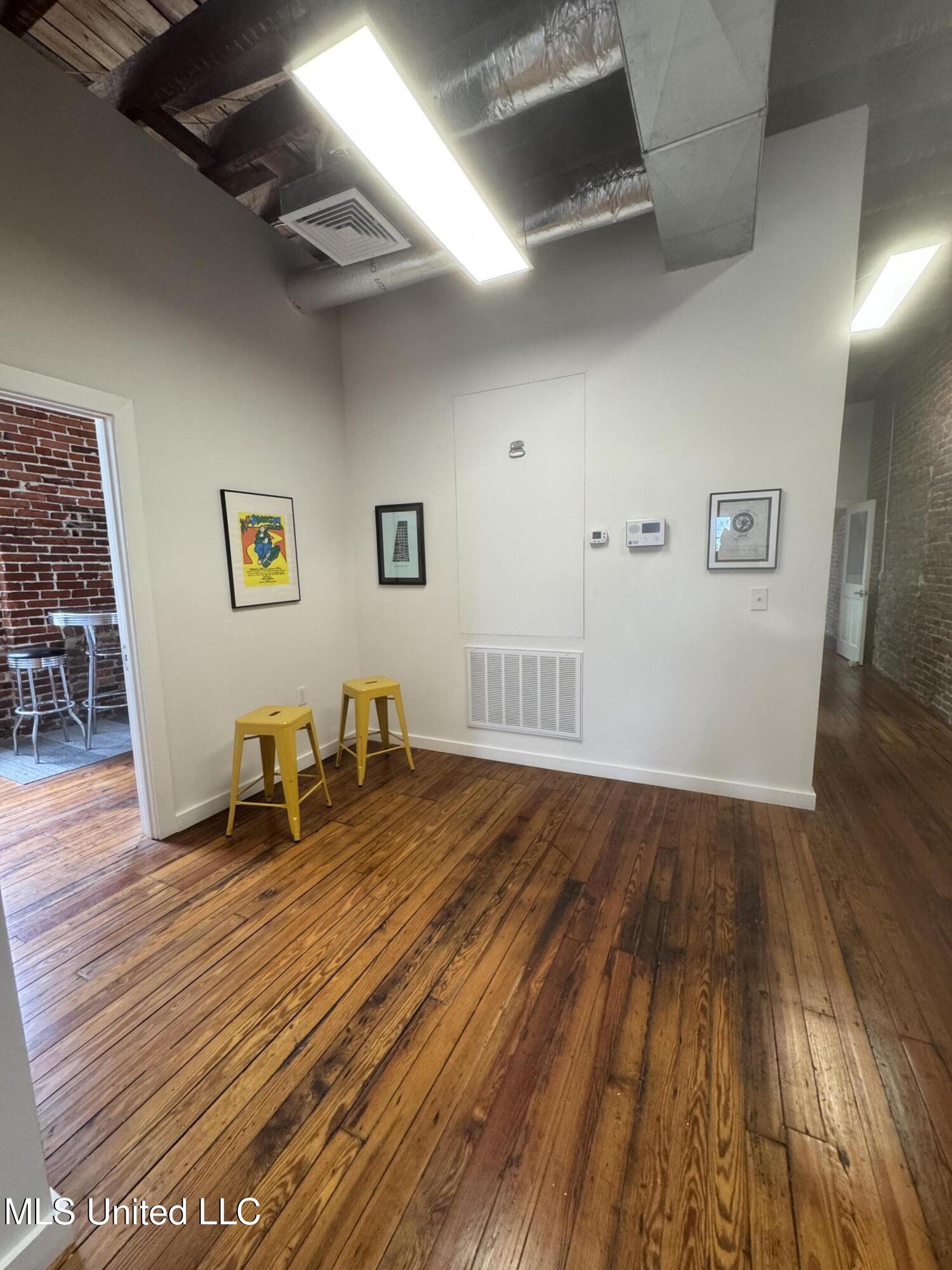 109 N State Street Property Photo 25