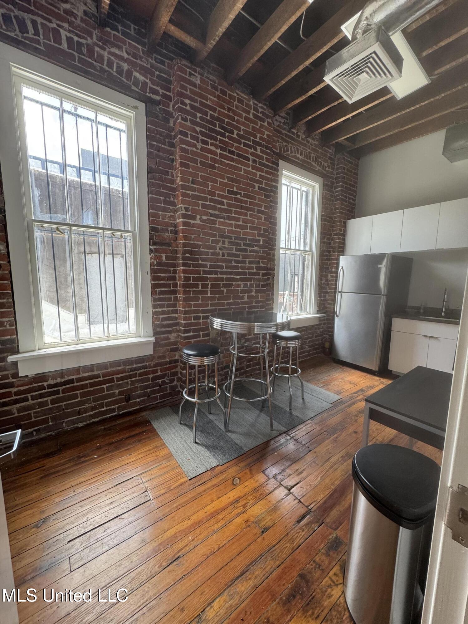 109 N State Street Property Photo 27