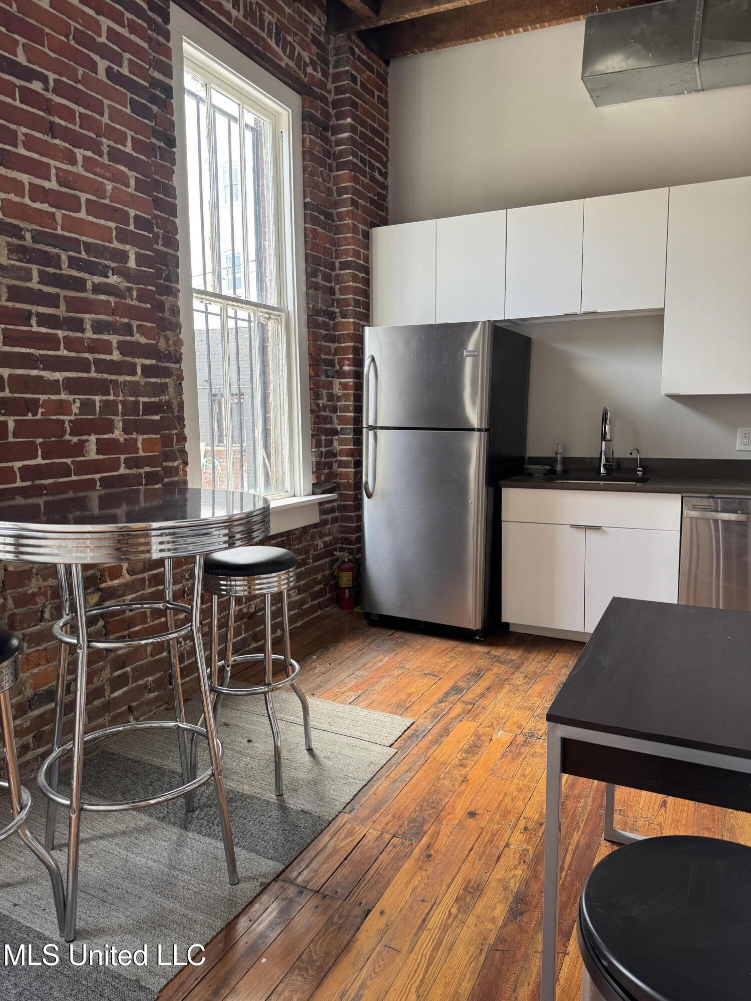 109 N State Street Property Photo 29