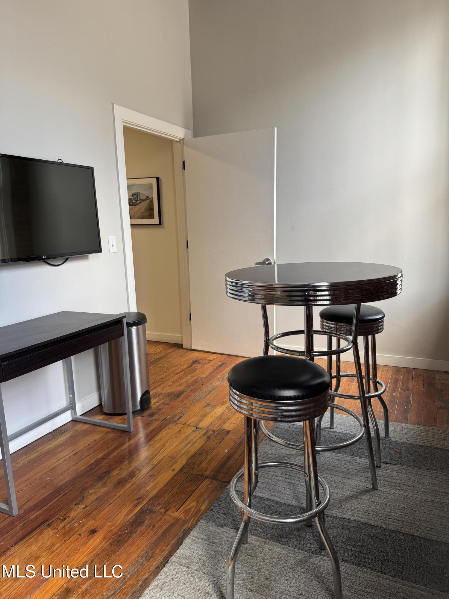 109 N State Street Property Photo 32