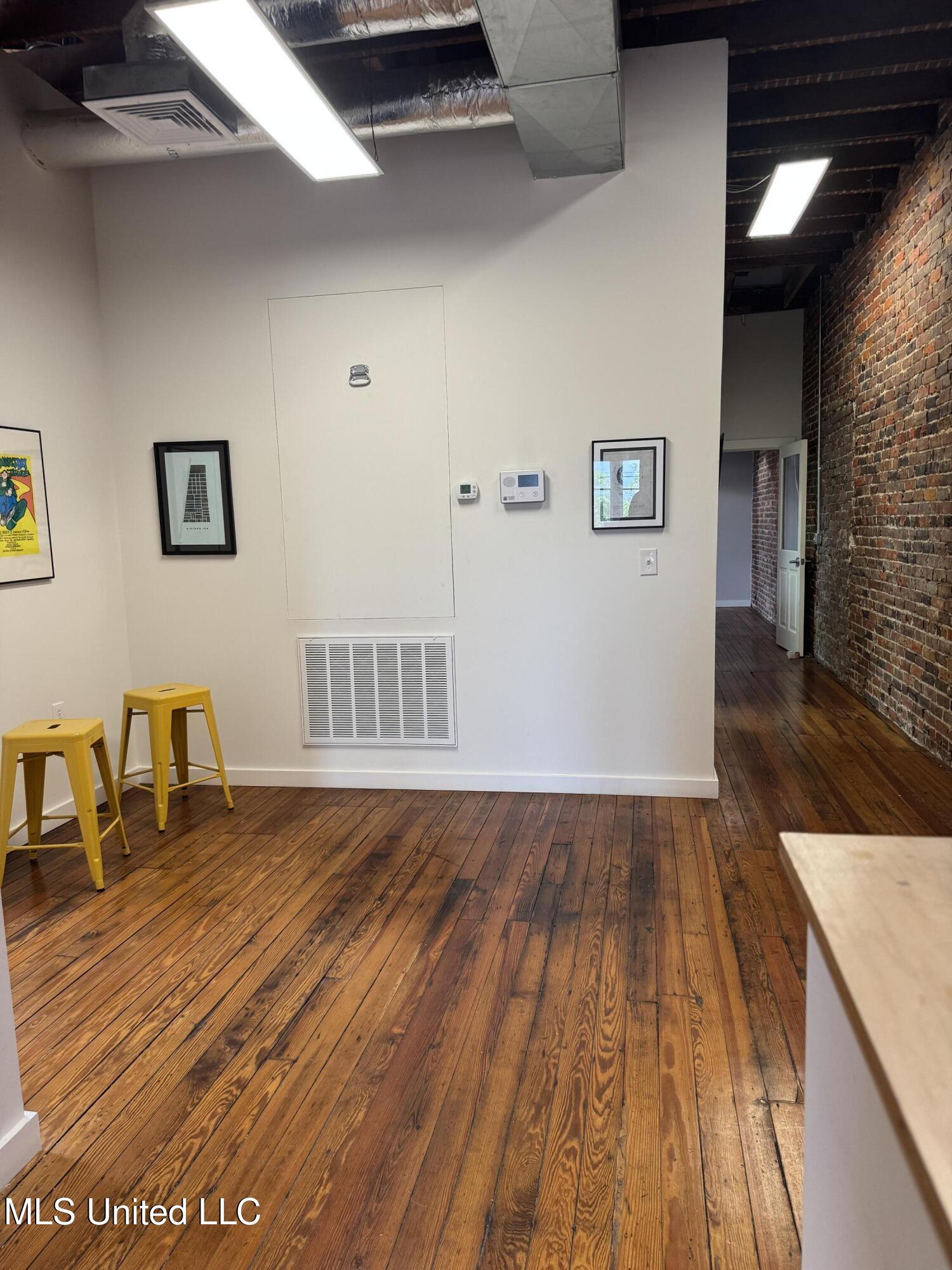 109 N State Street Property Photo 33