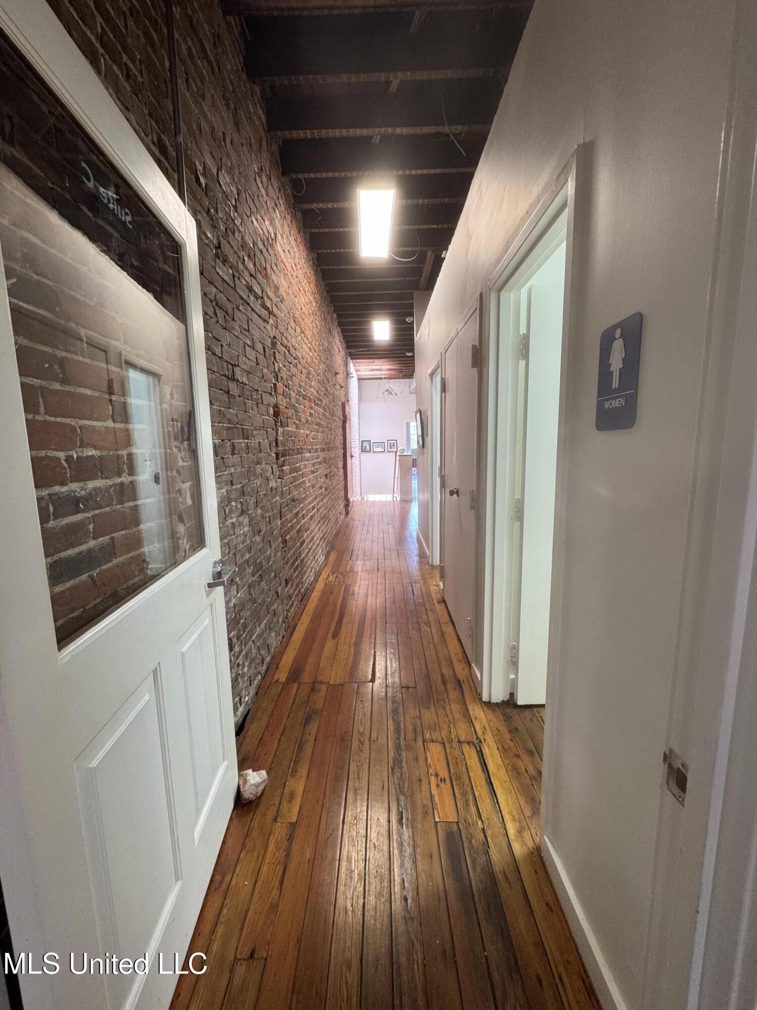 109 N State Street Property Photo 35