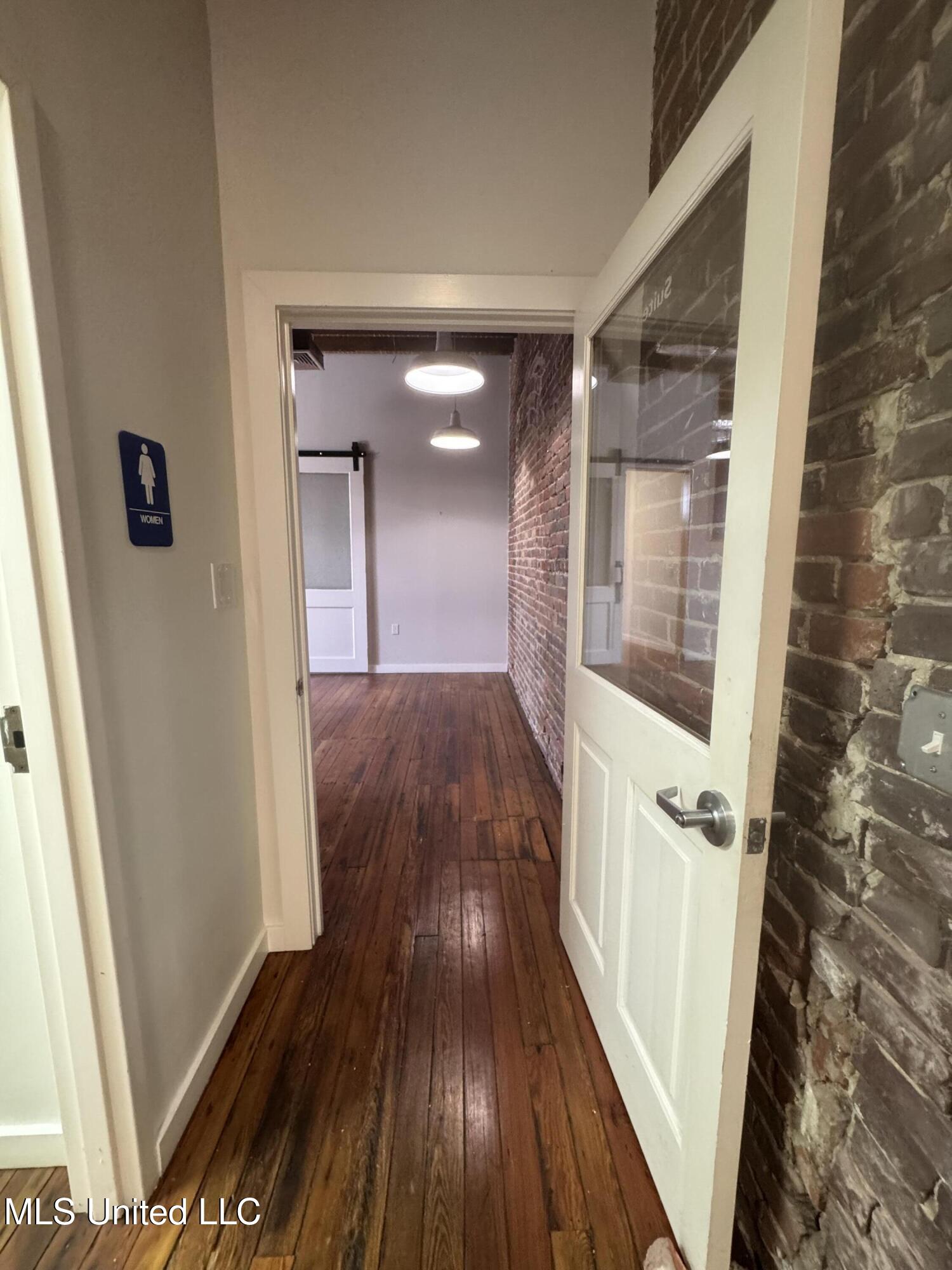 109 N State Street Property Photo 37