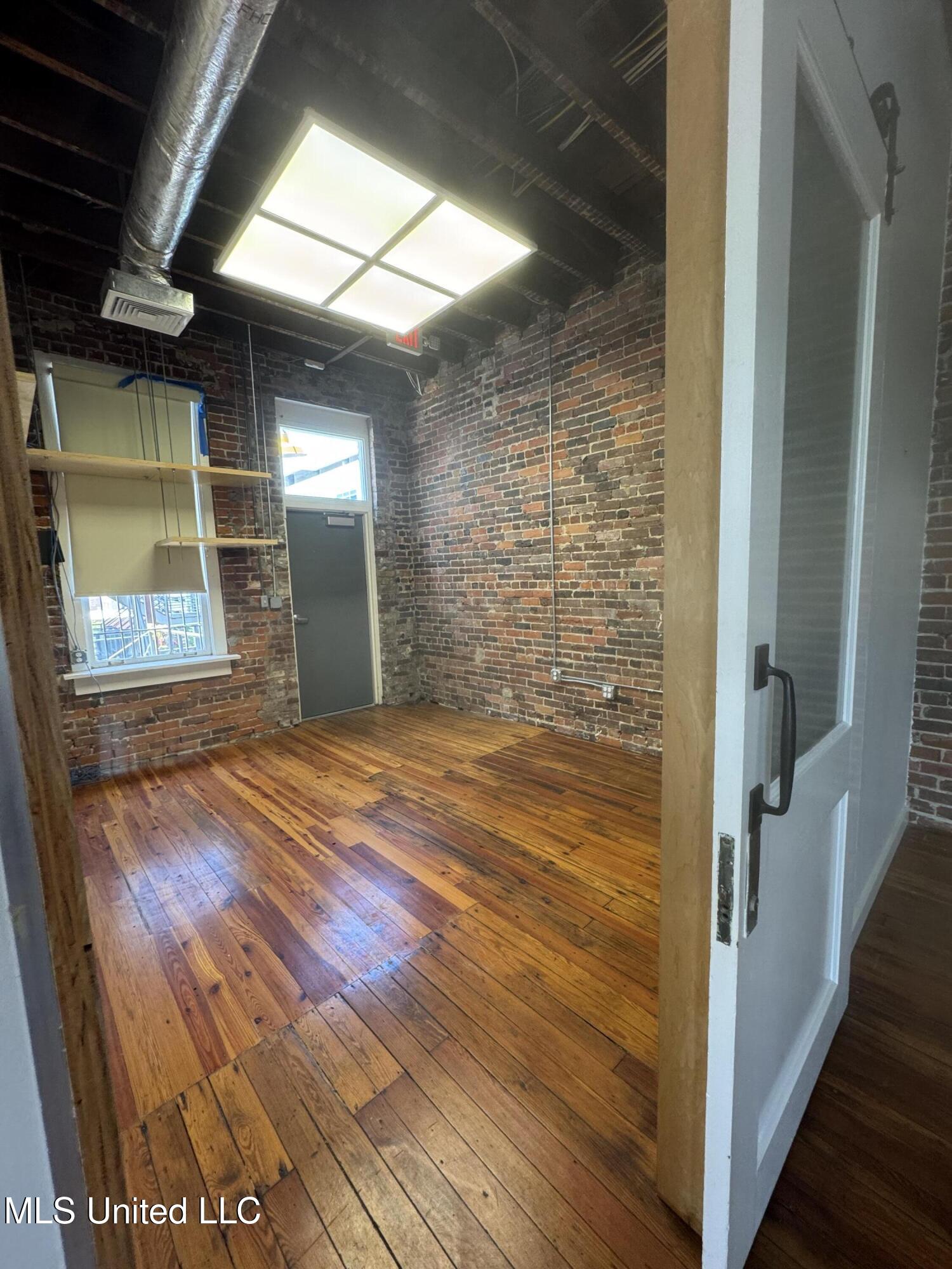 109 N State Street Property Photo 41