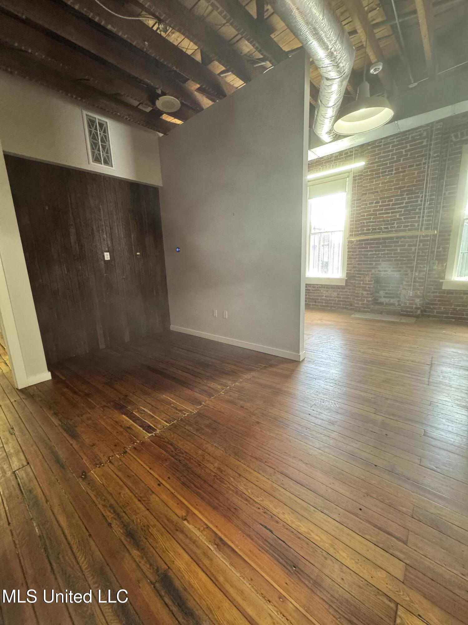 109 N State Street Property Photo 43