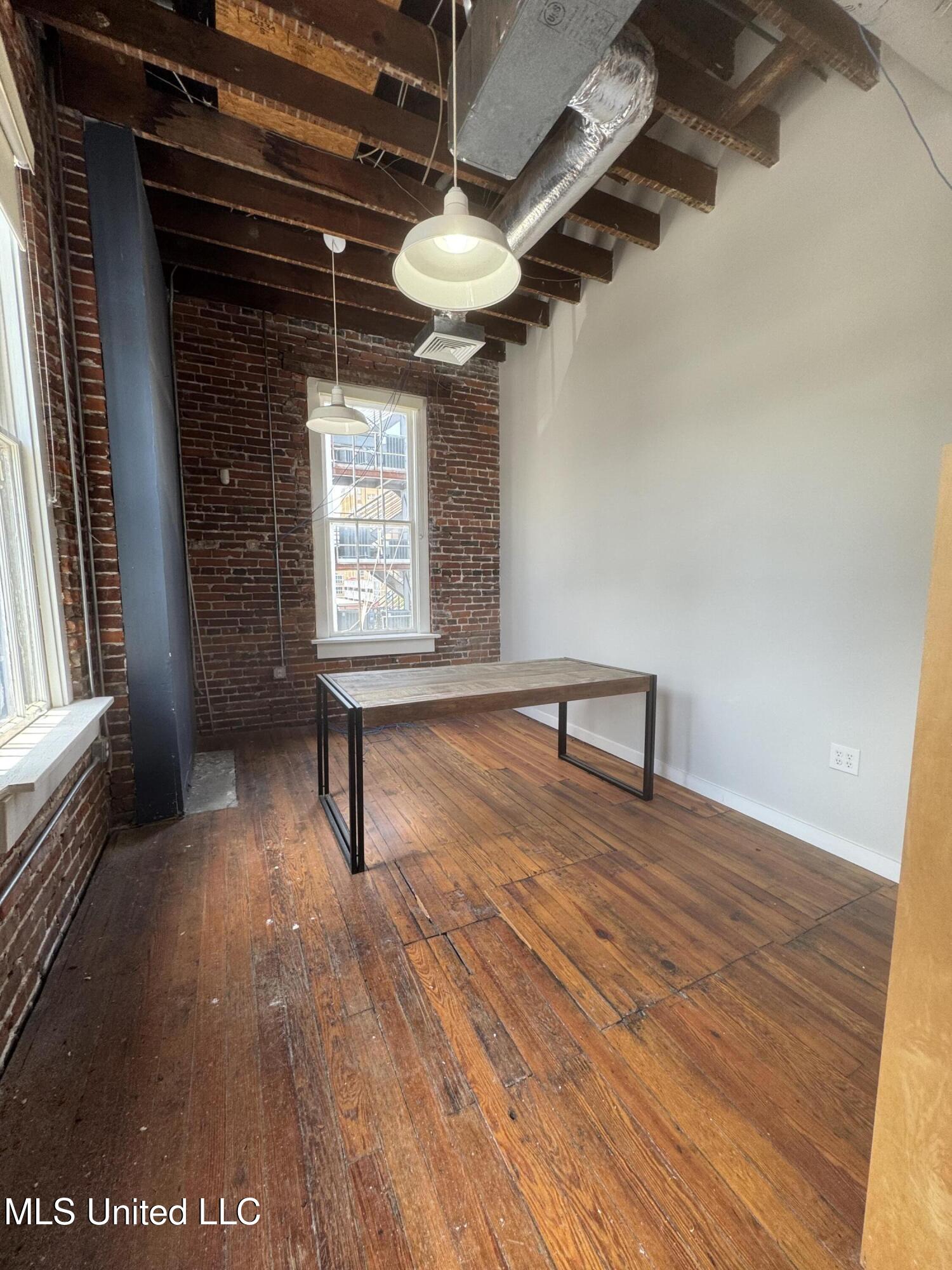 109 N State Street Property Photo 44