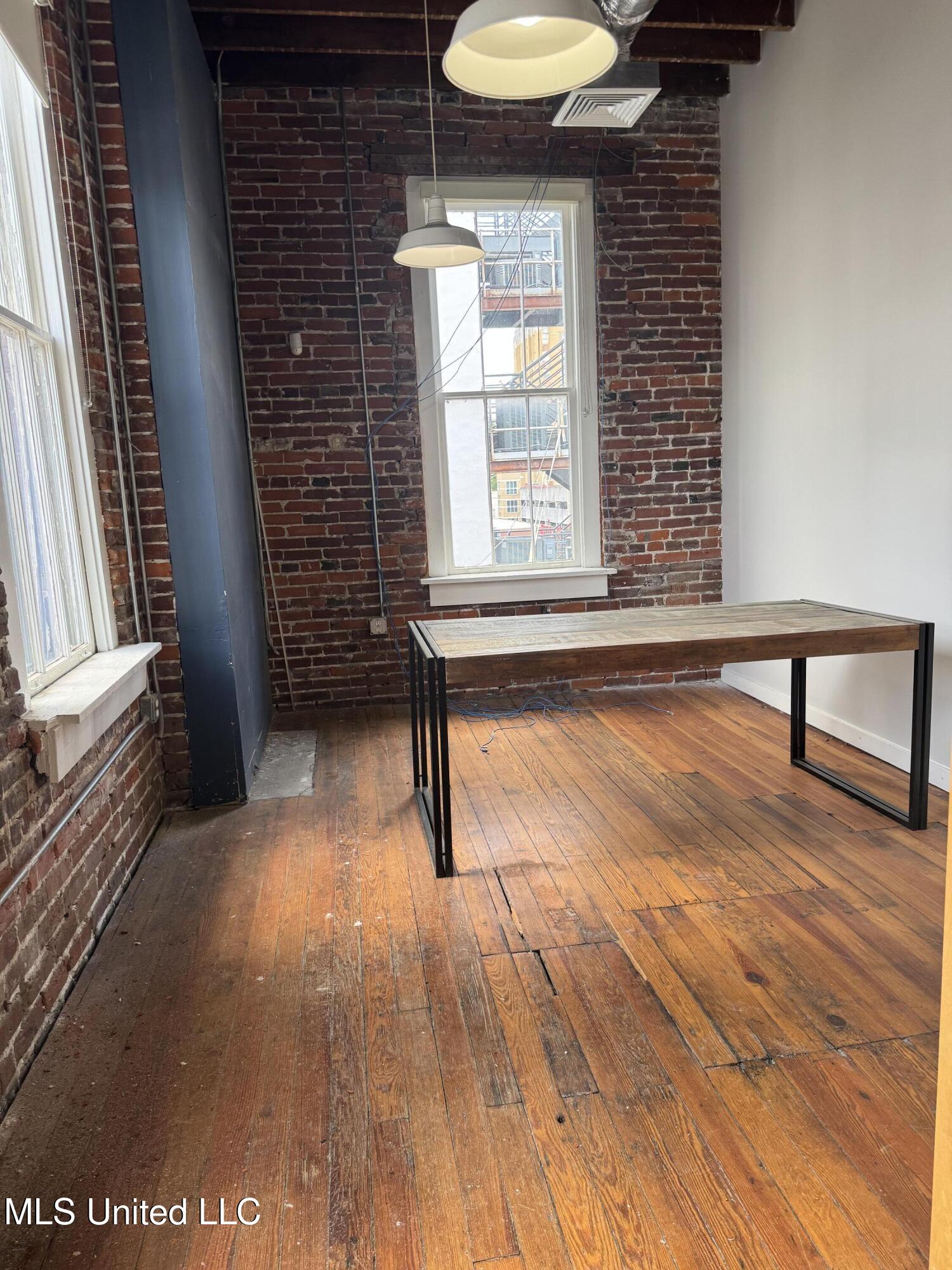 109 N State Street Property Photo 45