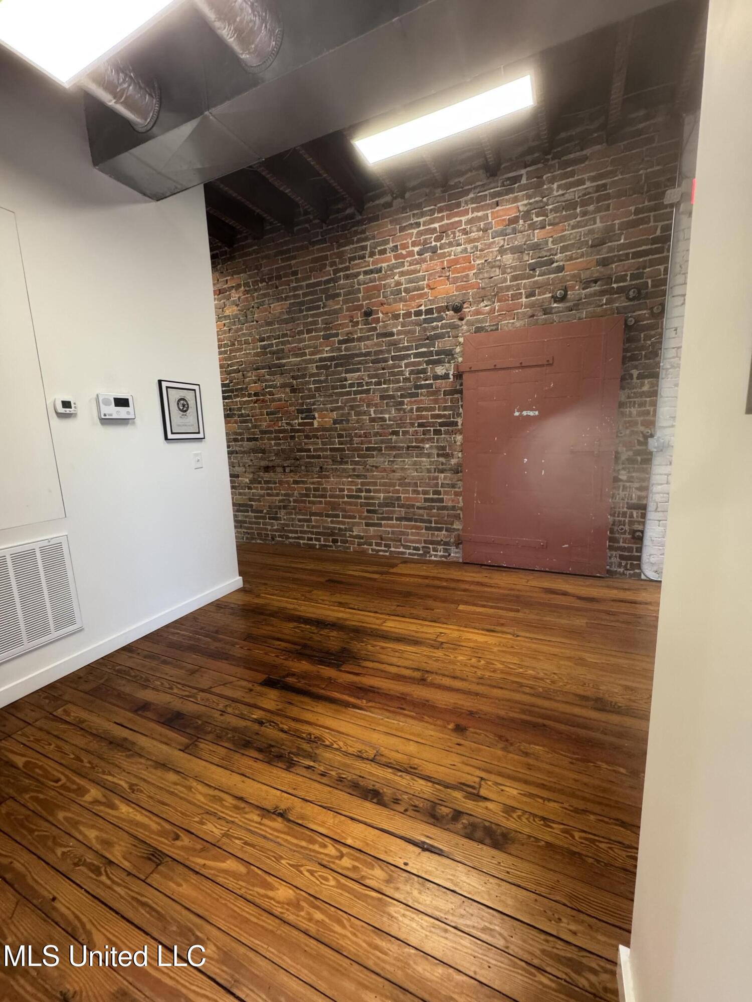 109 N State Street Property Photo 50