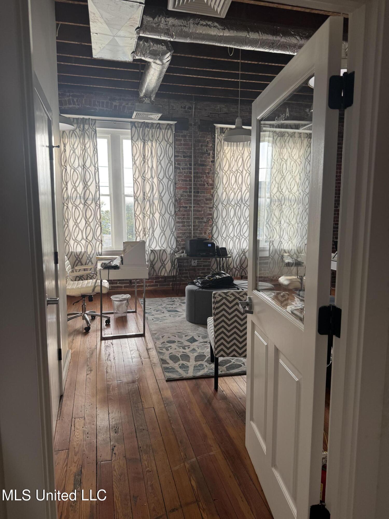 109 N State Street Property Photo 12