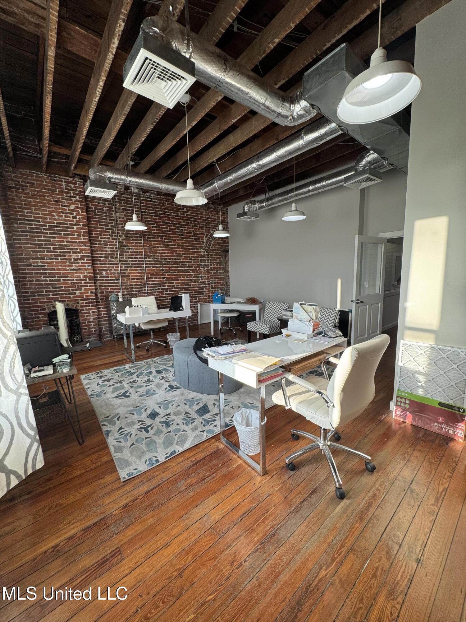 109 N State Street Property Photo 13