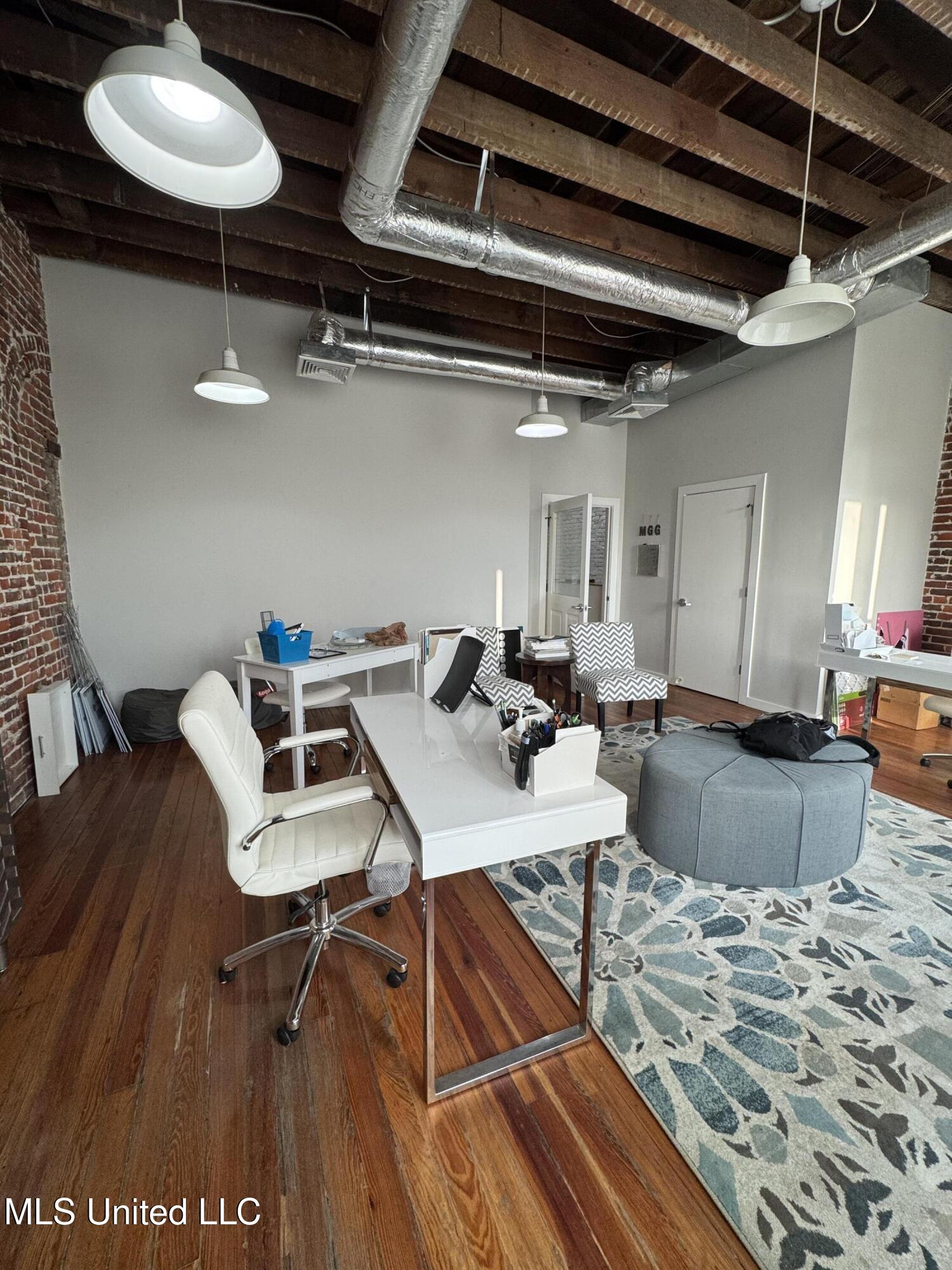 109 N State Street Property Photo 14