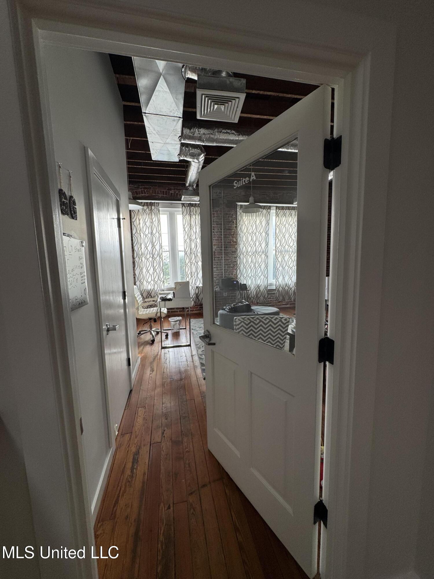 109 N State Street Property Photo 16