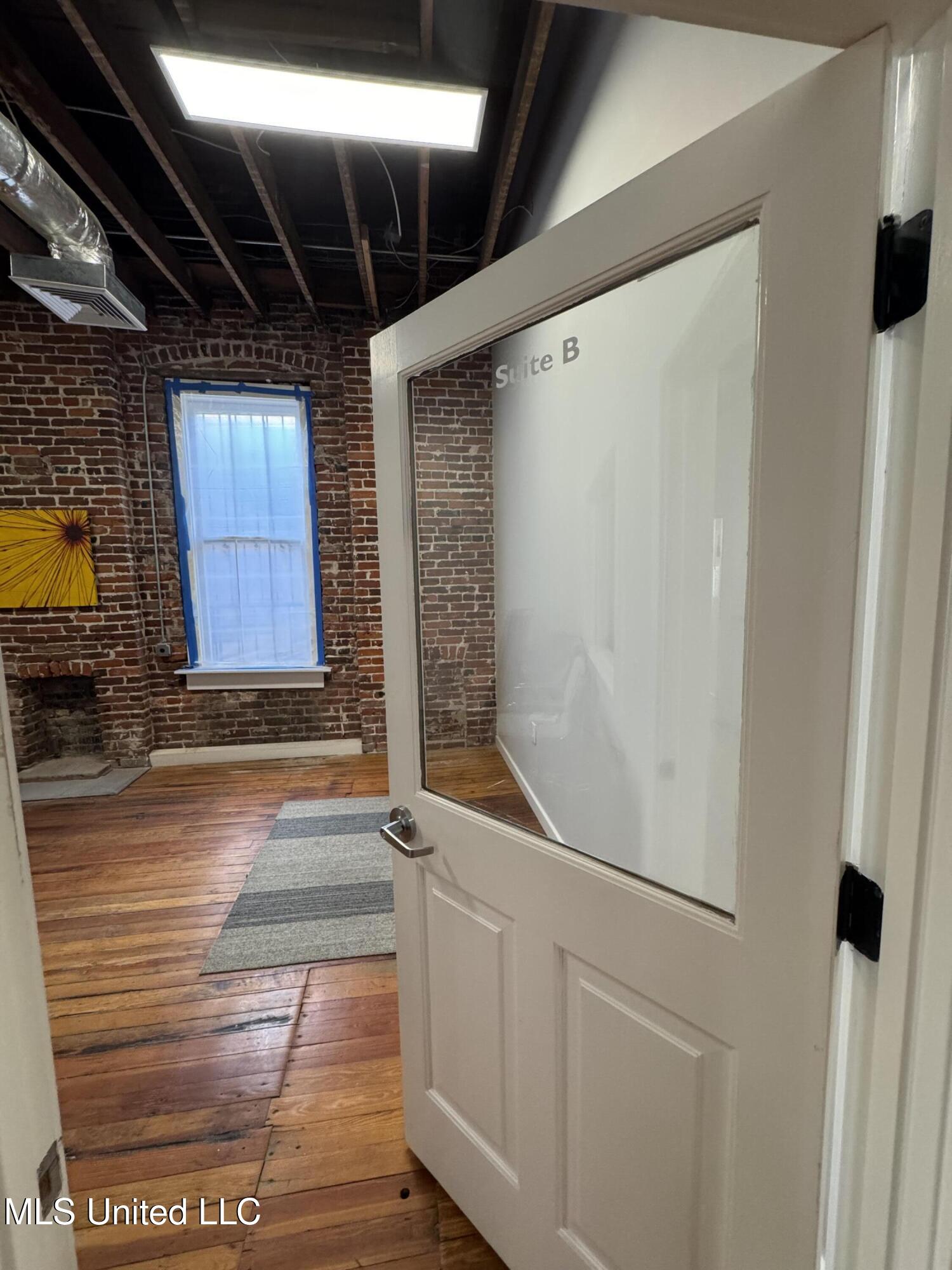 109 N State Street Property Photo 18