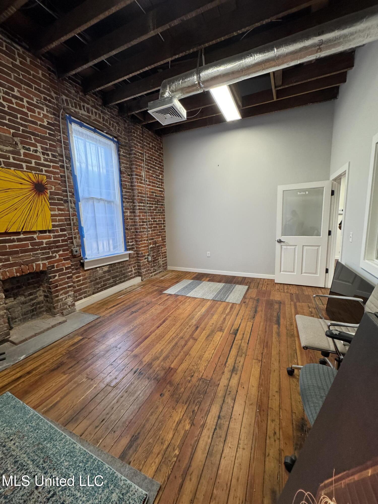 109 N State Street Property Photo 19