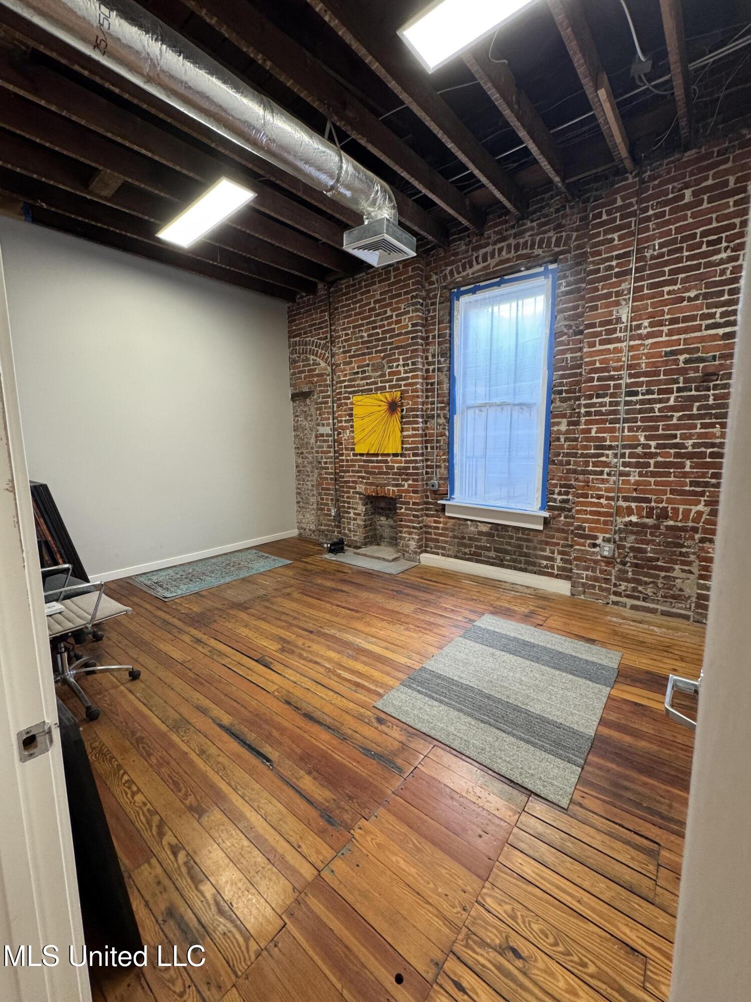 109 N State Street Property Photo 22