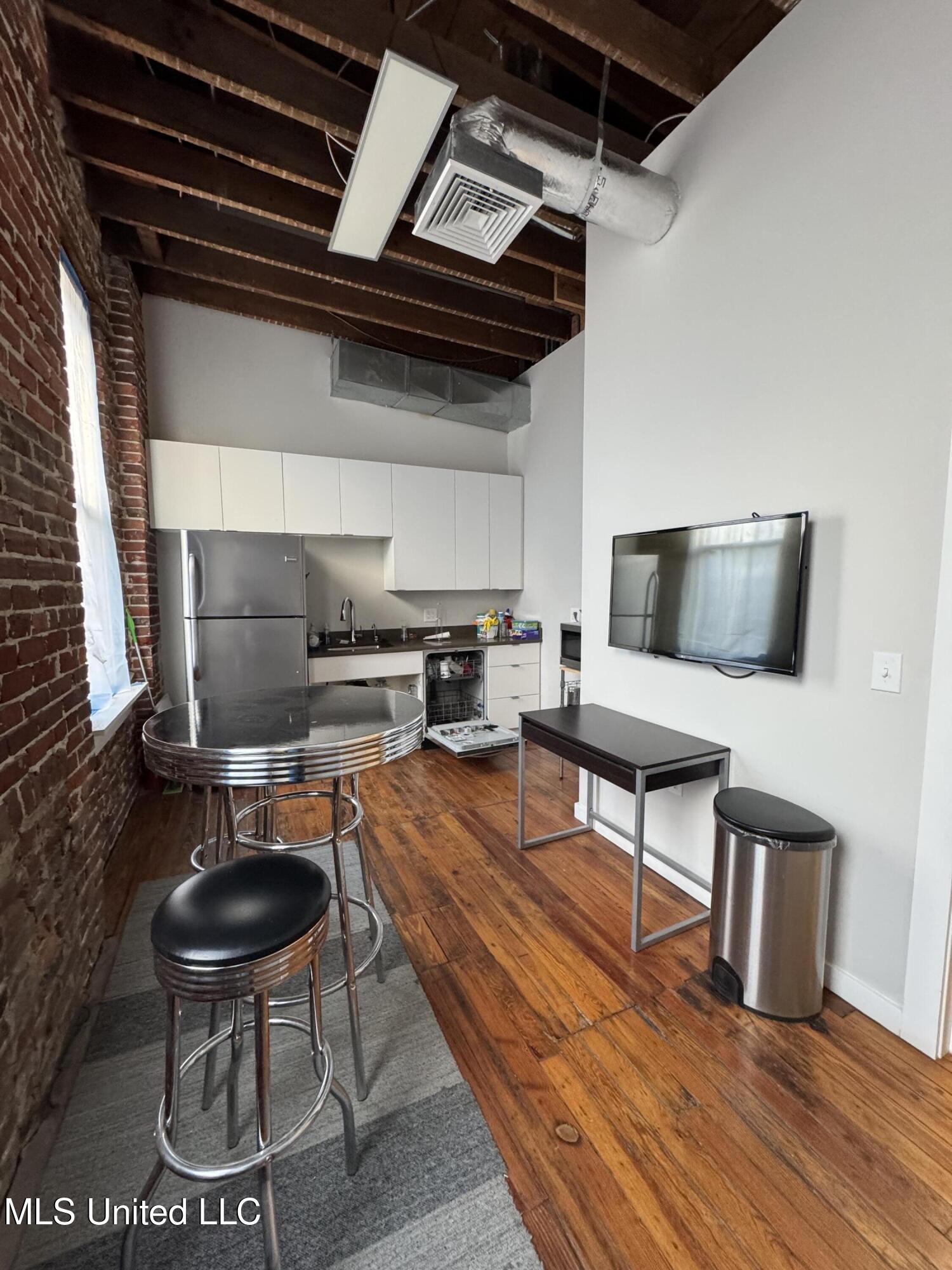 109 N State Street Property Photo 25