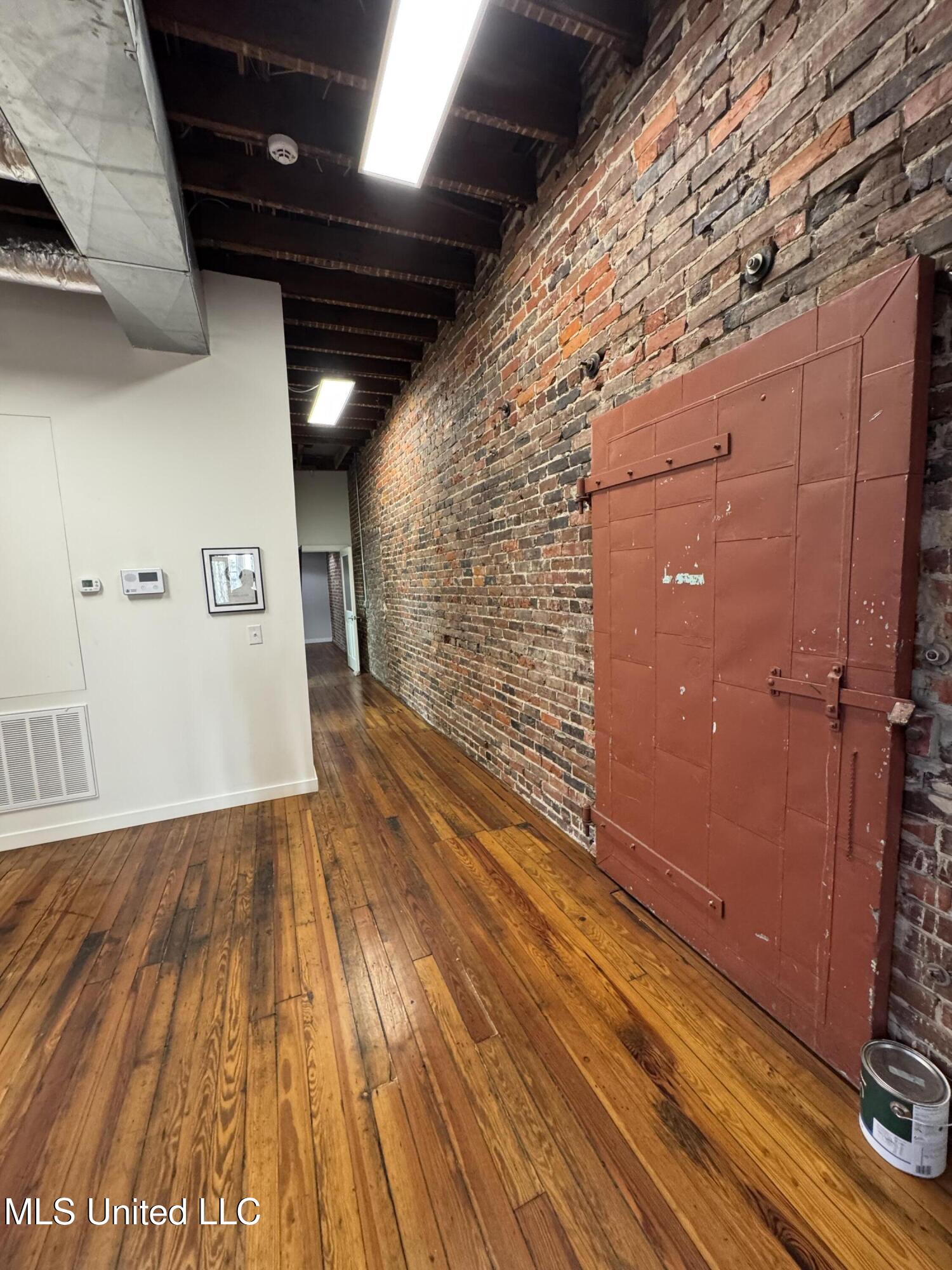 109 N State Street Property Photo 26