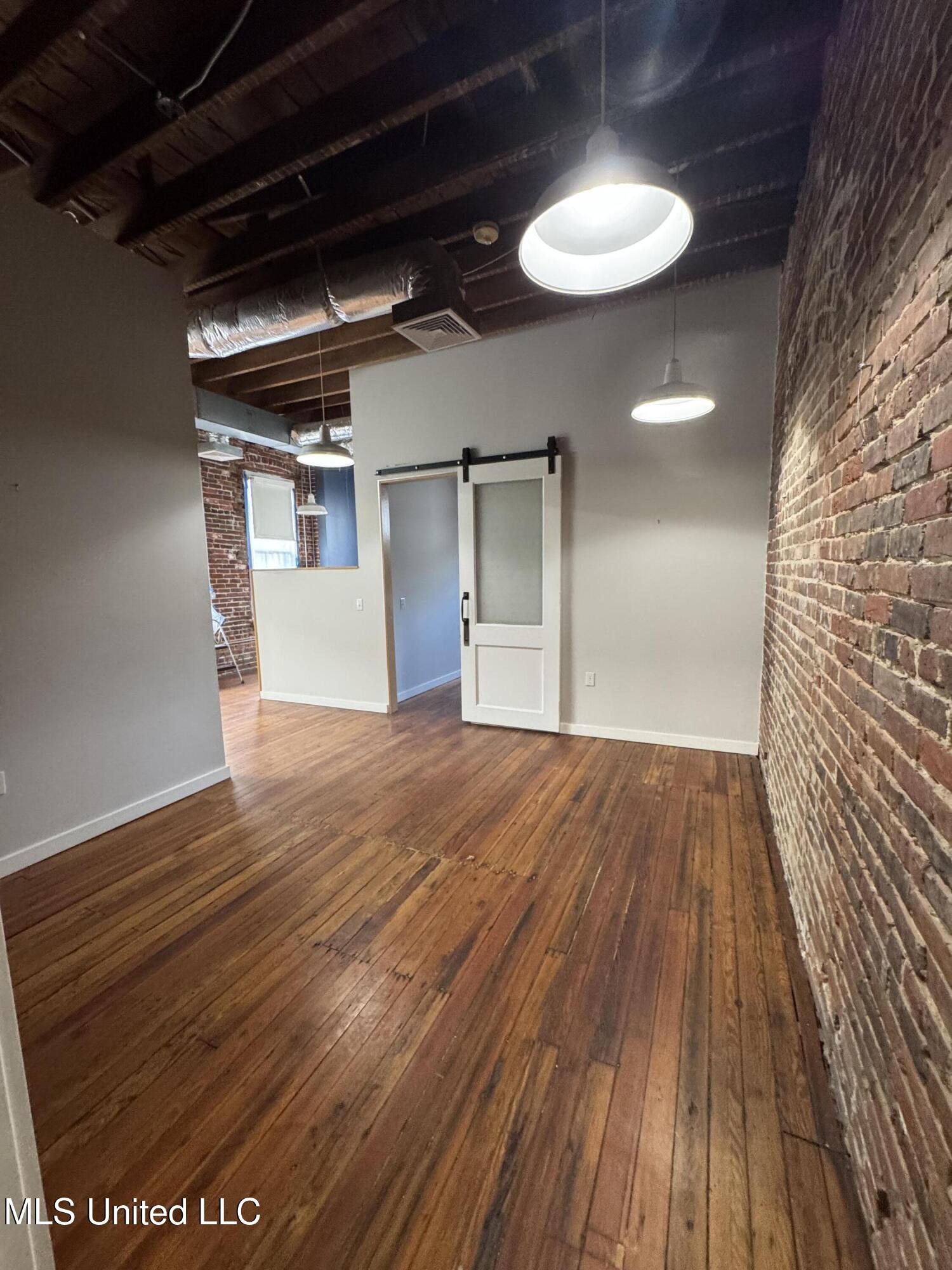 109 N State Street Property Photo 28