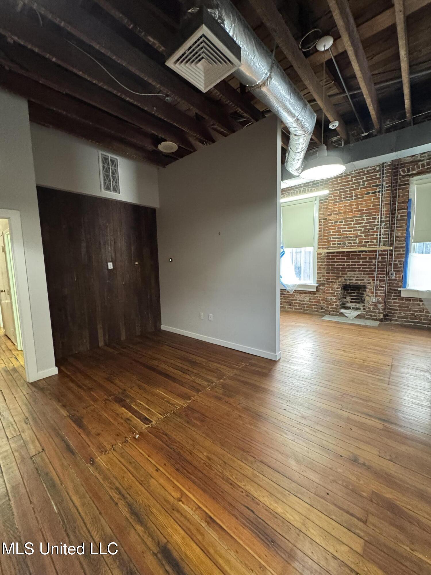 109 N State Street Property Photo 29